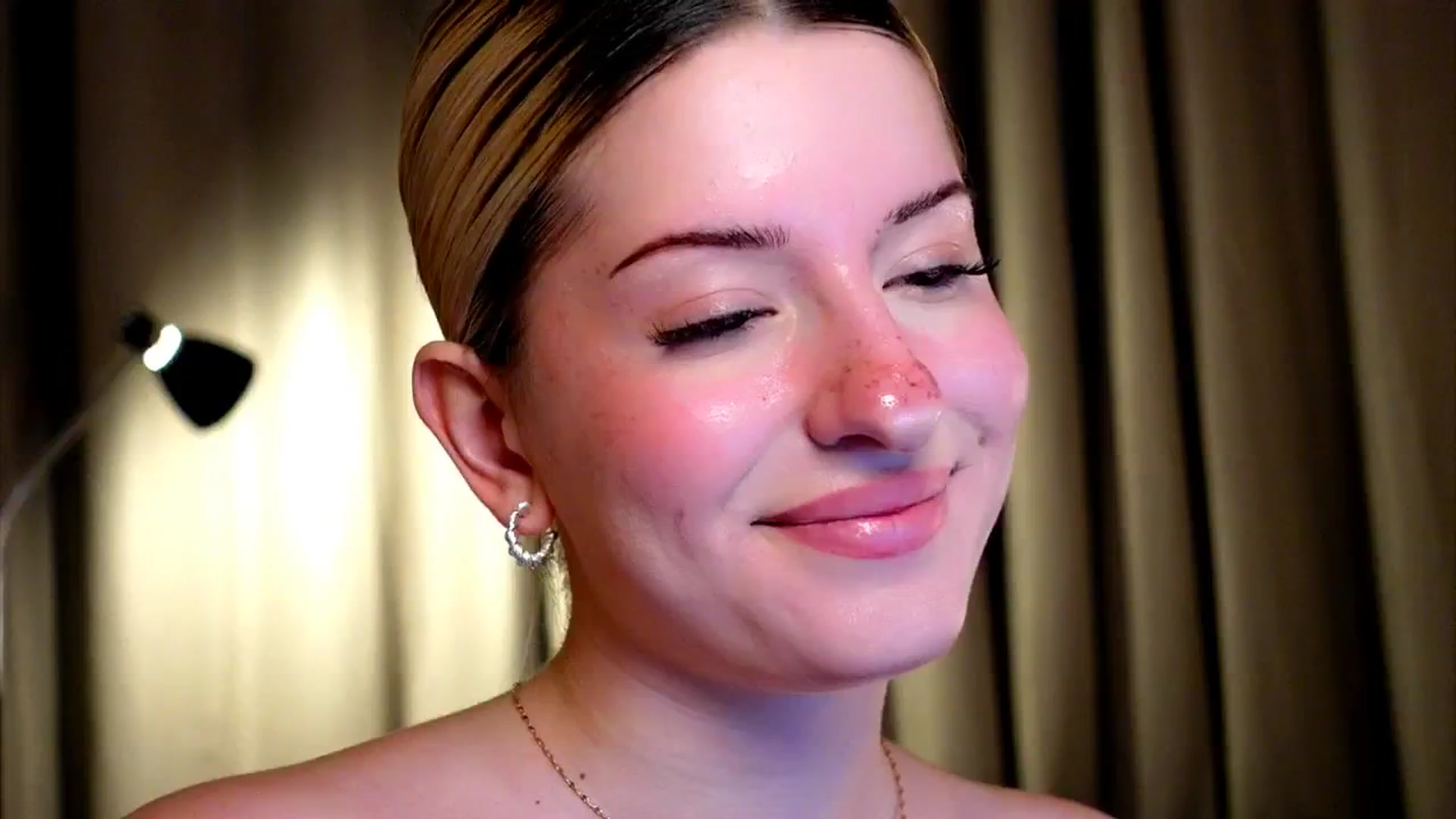 Gallery image thumbnail from funny_freckle's myfreecams stream on, 01/19/2025, 17:45 image 3 of 20