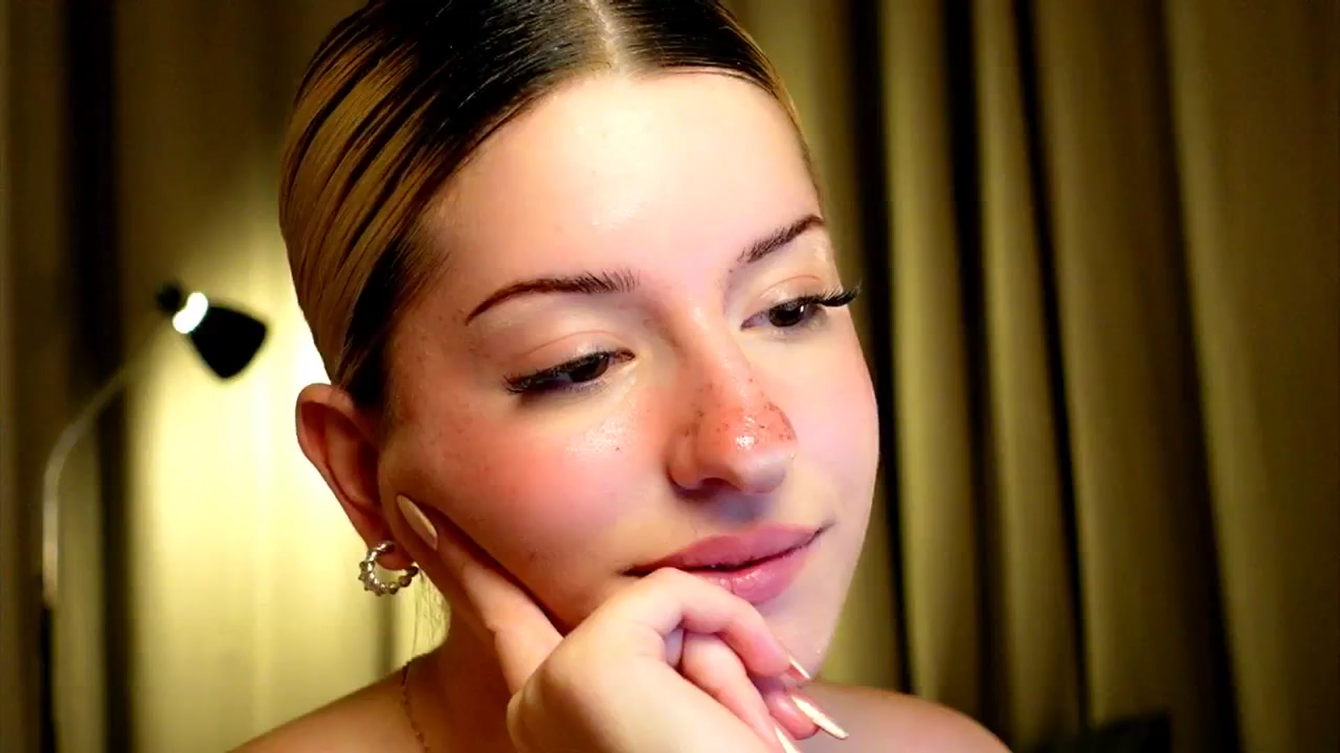 Gallery image thumbnail from funny_freckle's myfreecams stream on, 01/19/2025, 17:45 image 9 of 20