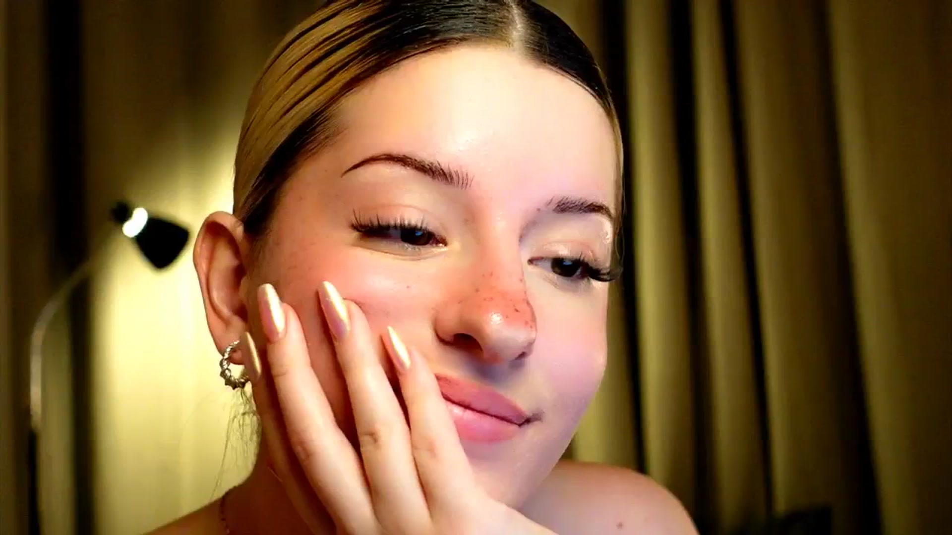 Gallery image thumbnail from funny_freckle's myfreecams stream on, 01/19/2025, 17:45 image 8 of 20