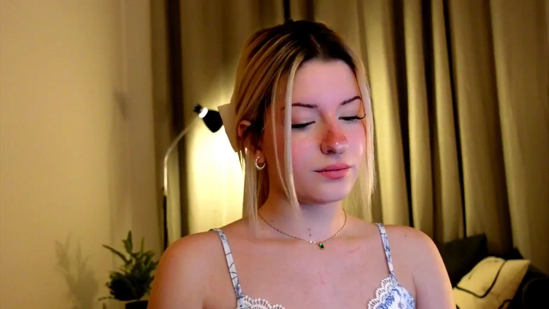 Gallery image thumbnail from funny_freckle's myfreecams stream on, 01/21/2025, 15:46 image 3 of 20