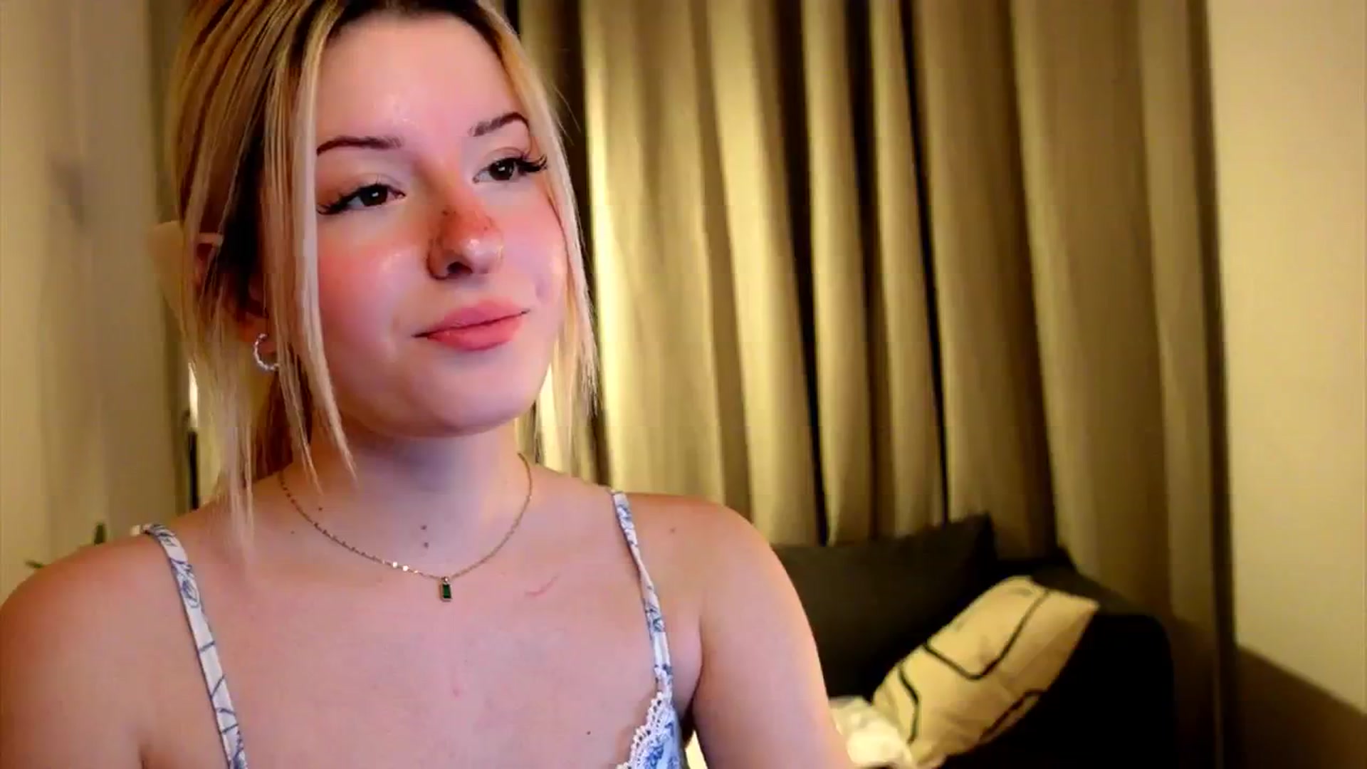 Gallery image thumbnail from funny_freckle's myfreecams stream on, 01/21/2025, 15:46 image 6 of 20