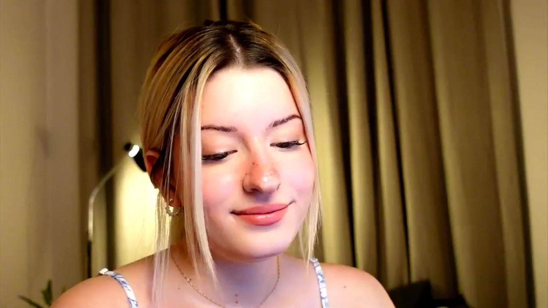 Gallery image thumbnail from funny_freckle's myfreecams stream on, 01/21/2025, 15:46 image 13 of 20