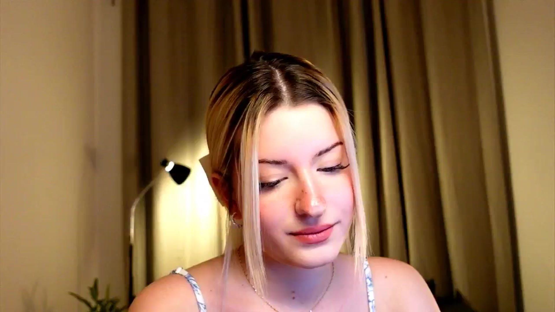 Gallery image thumbnail from funny_freckle's myfreecams stream on, 01/21/2025, 16:33 image 1 of 20