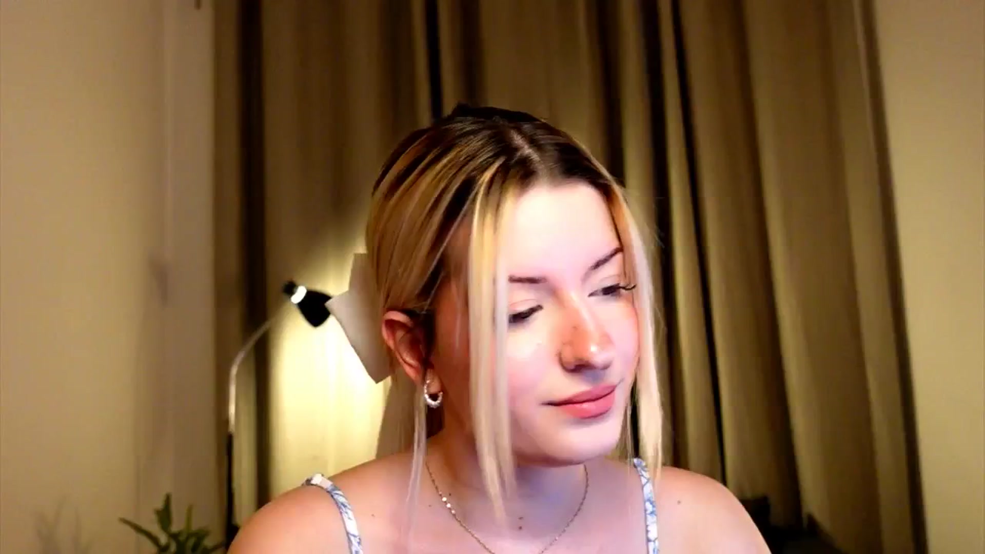 Gallery image thumbnail from funny_freckle's myfreecams stream on, 01/21/2025, 16:33 image 3 of 20