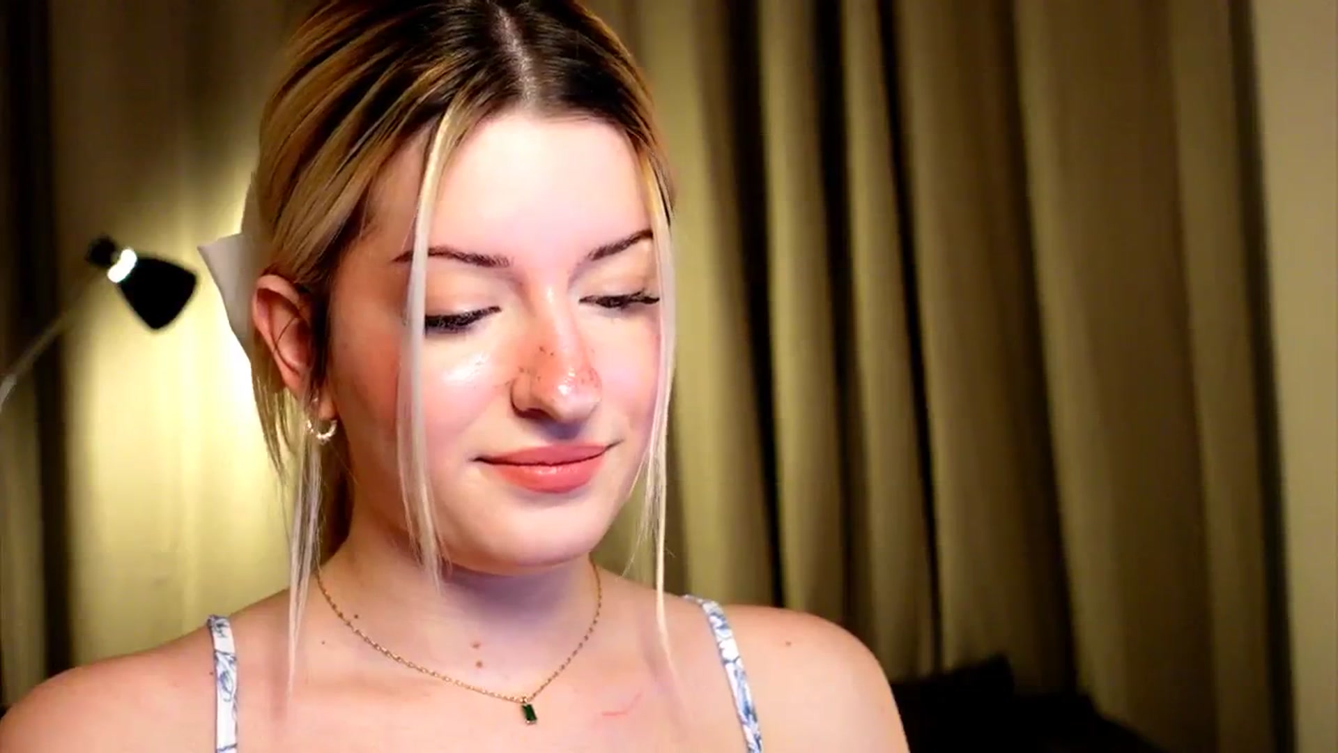Gallery image thumbnail from funny_freckle's myfreecams stream on, 01/21/2025, 18:55 image 4 of 20