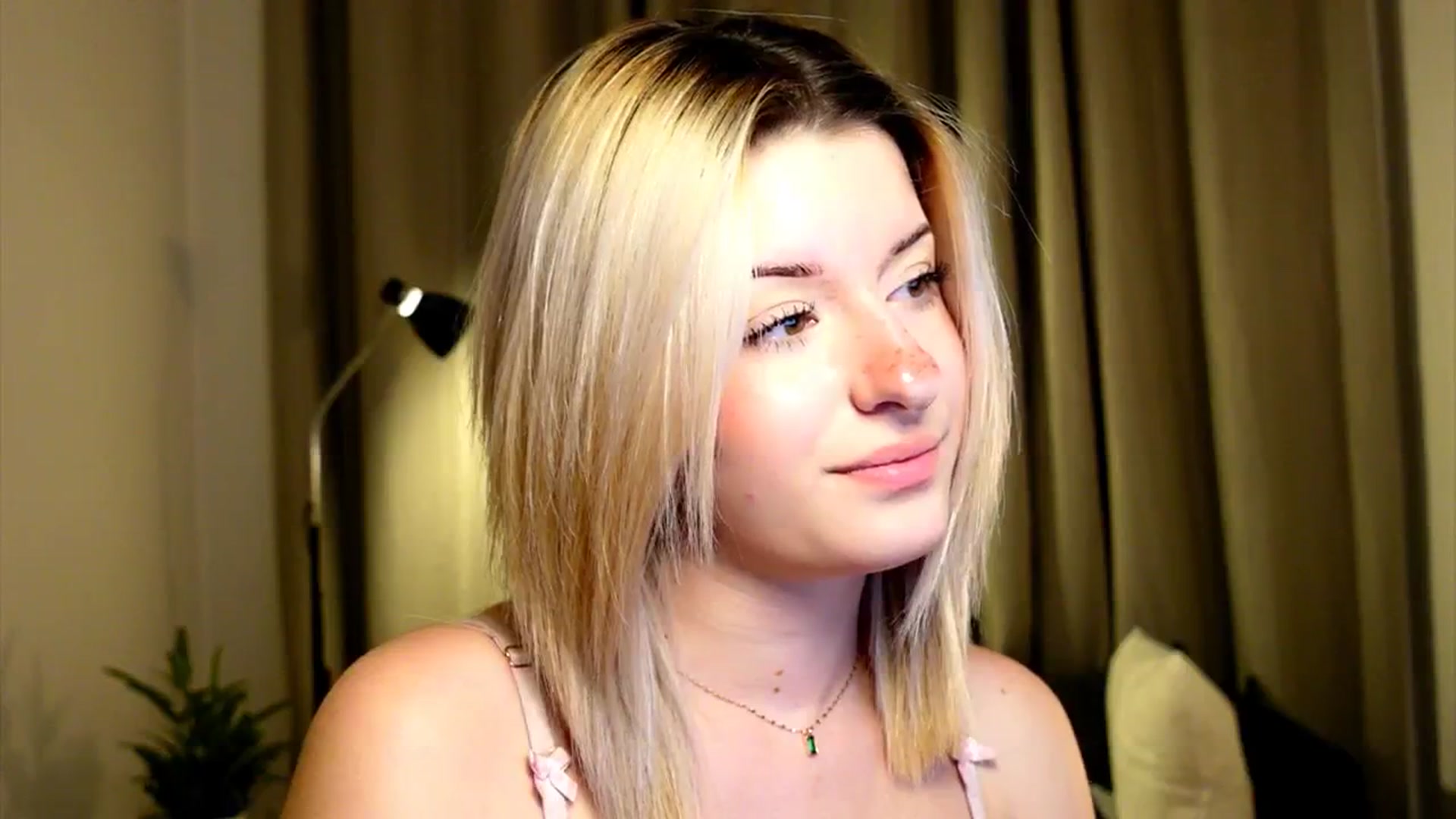 Gallery image thumbnail from funny_freckle's myfreecams stream on, 01/25/2025, 18:22 image 12 of 20
