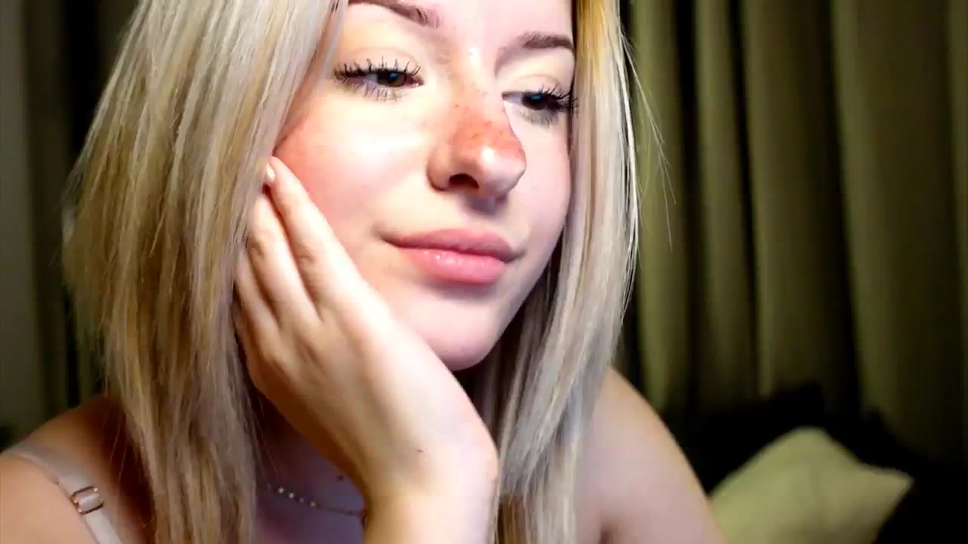 Gallery image thumbnail from funny_freckle's myfreecams stream on, 01/25/2025, 18:22 image 7 of 20