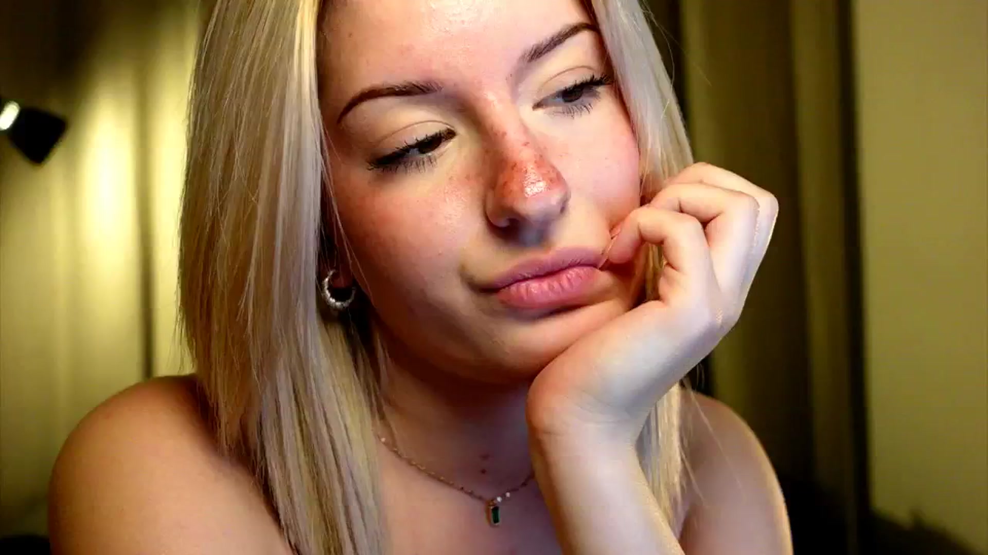 Gallery image thumbnail from funny_freckle's myfreecams stream on, 01/25/2025, 18:22 image 17 of 20