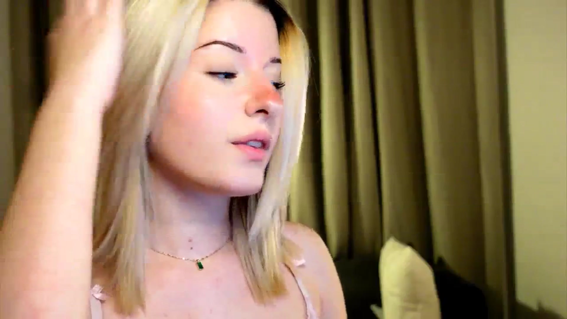 Gallery image thumbnail from funny_freckle's myfreecams stream on, 01/25/2025, 19:04 image 5 of 20