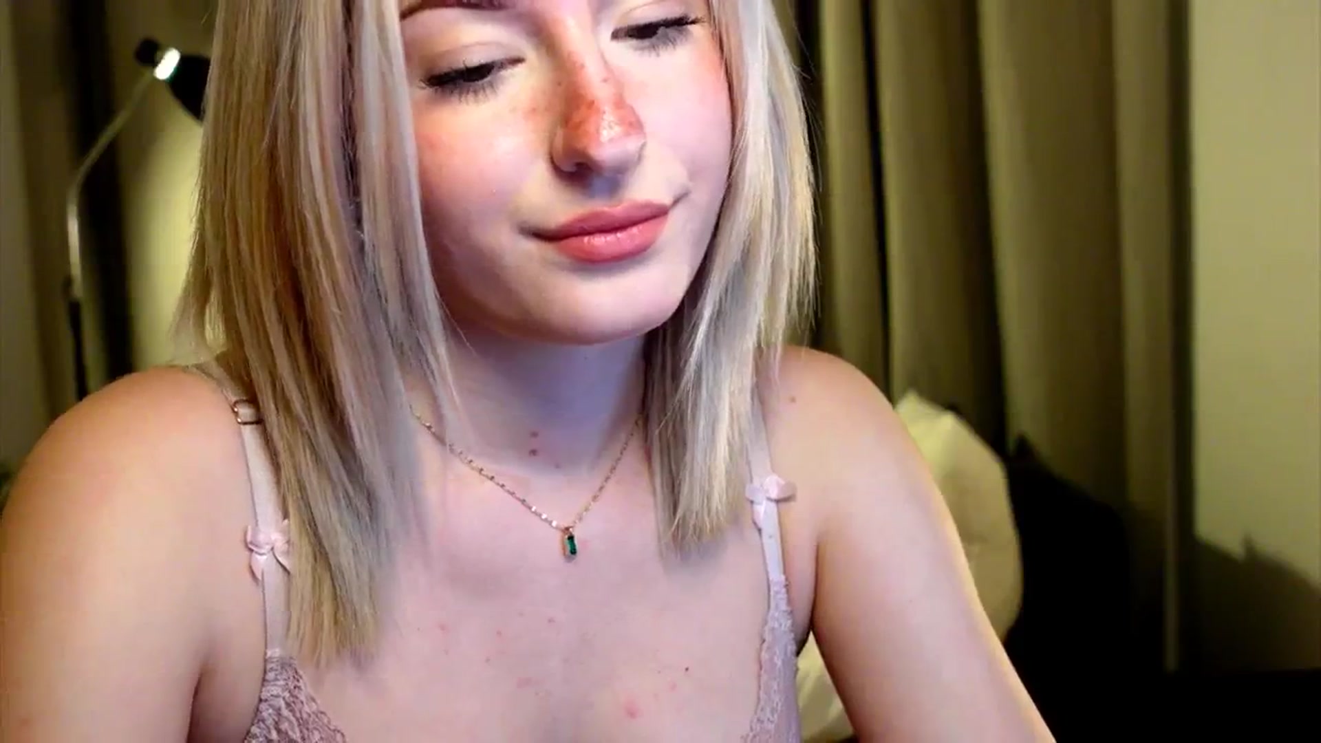 Gallery image thumbnail from funny_freckle's myfreecams stream on, 01/25/2025, 19:04 image 9 of 20
