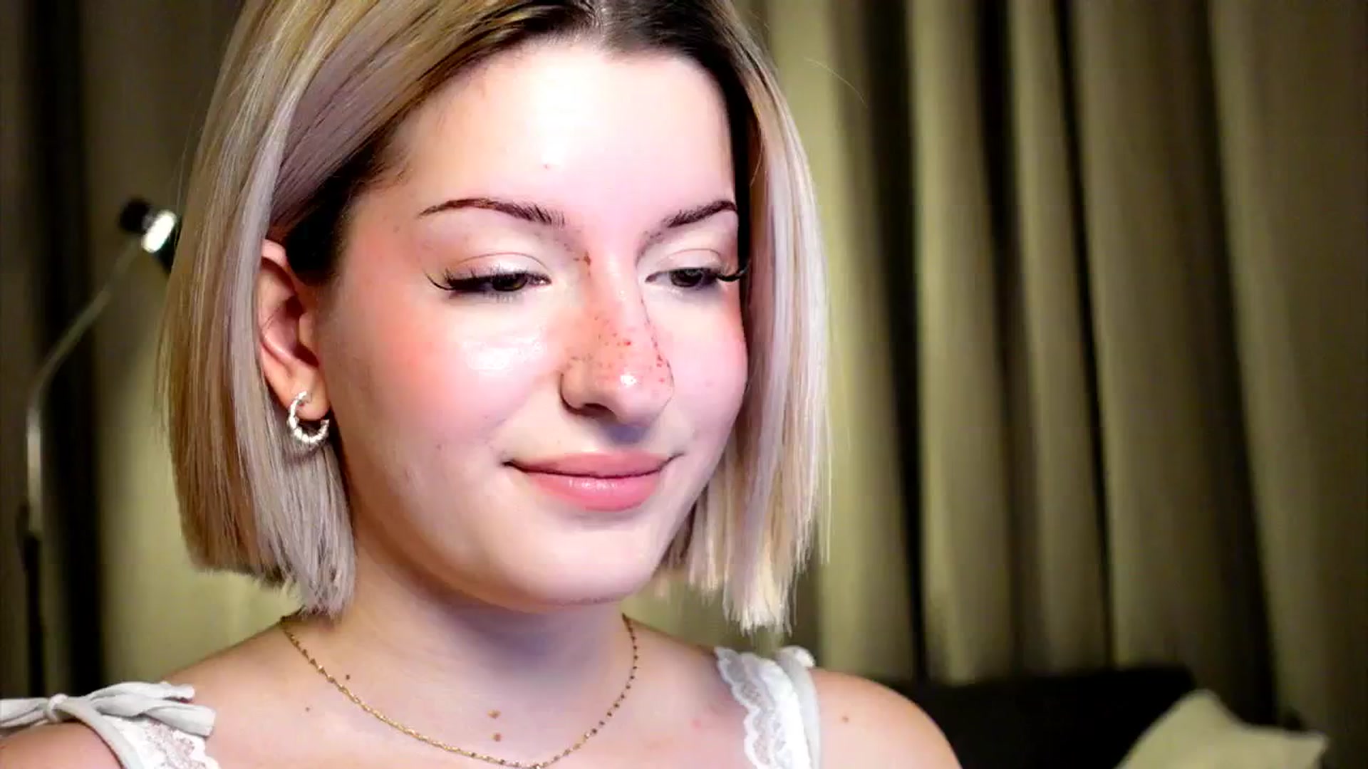 Gallery image thumbnail from funny_freckle's myfreecams stream on, 01/27/2025, 14:11 image 2 of 20