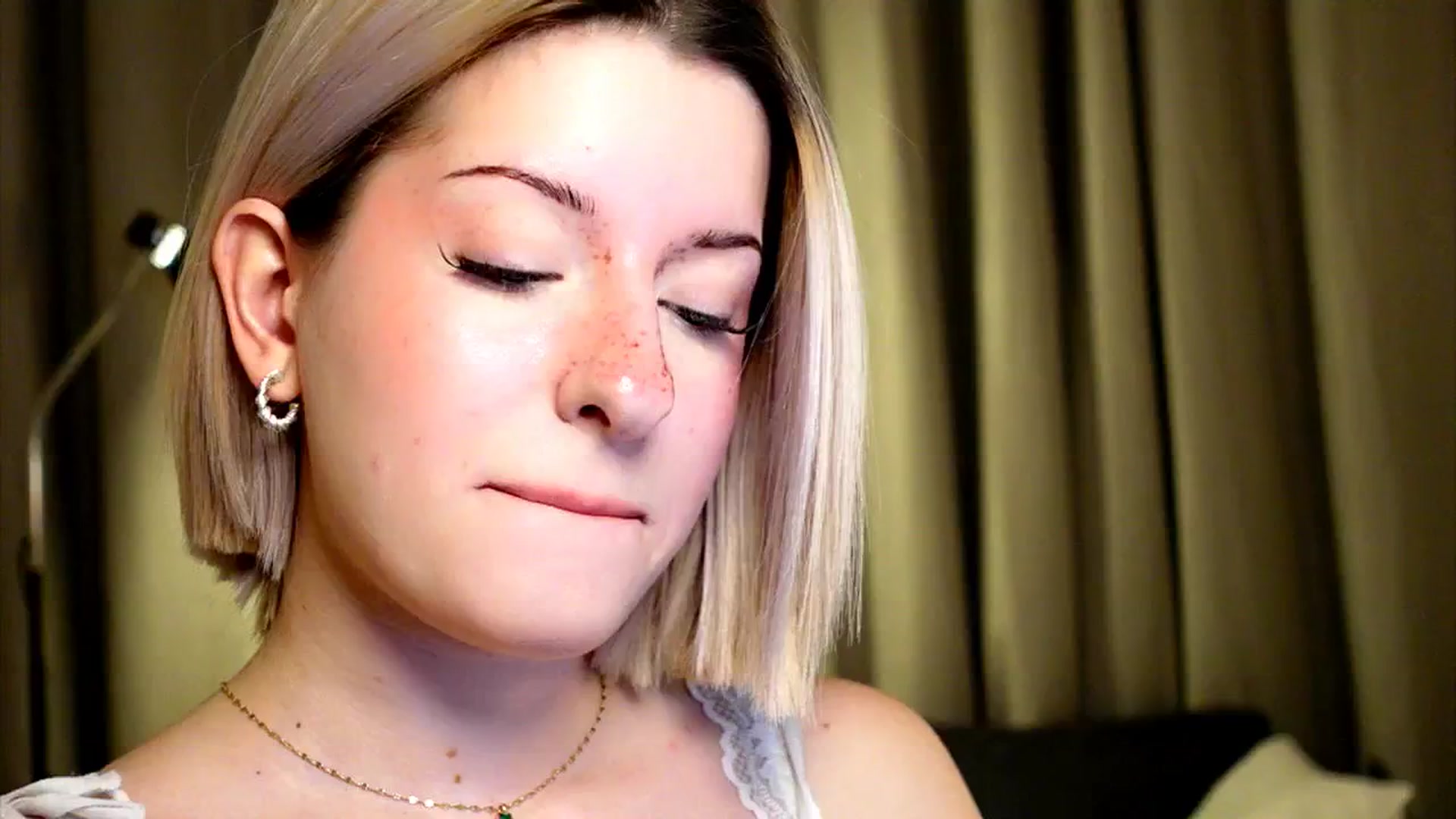 Gallery image thumbnail from funny_freckle's myfreecams stream on, 01/27/2025, 14:11 image 3 of 20