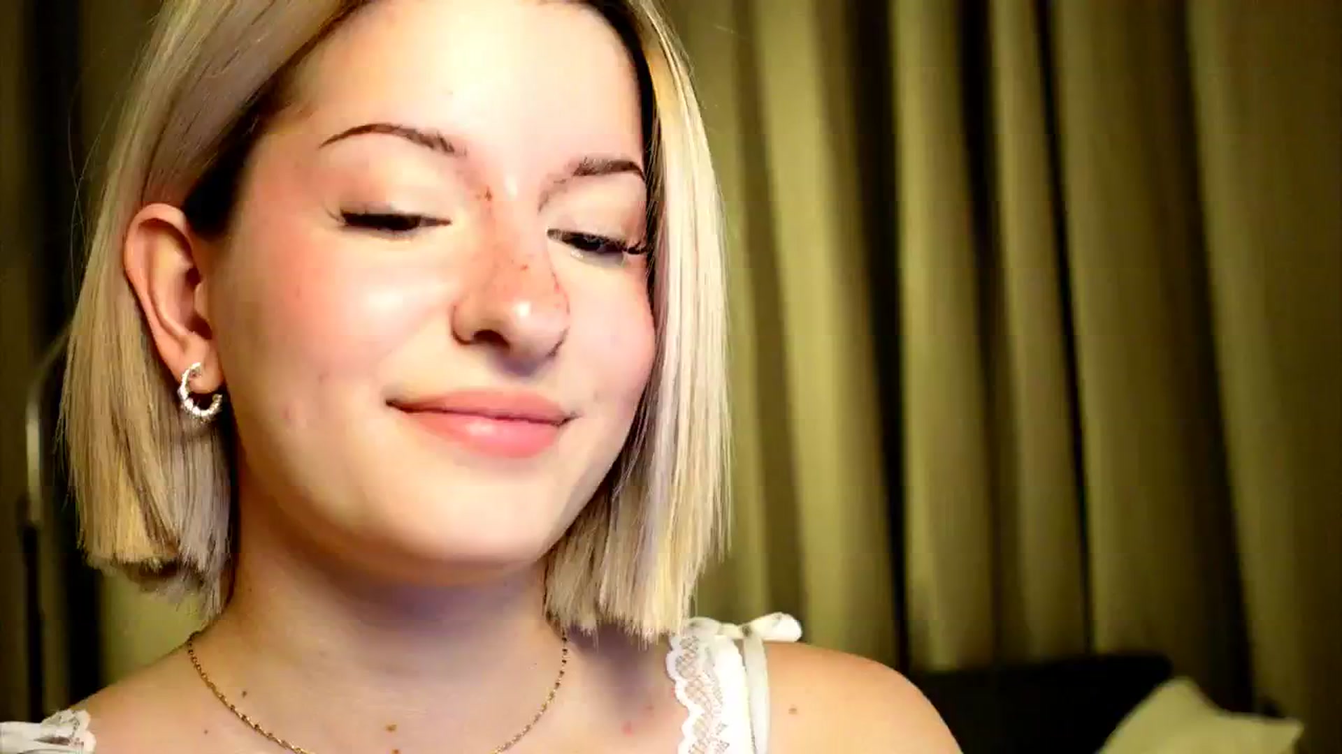 Gallery image thumbnail from funny_freckle's myfreecams stream on, 01/27/2025, 14:11 image 4 of 20