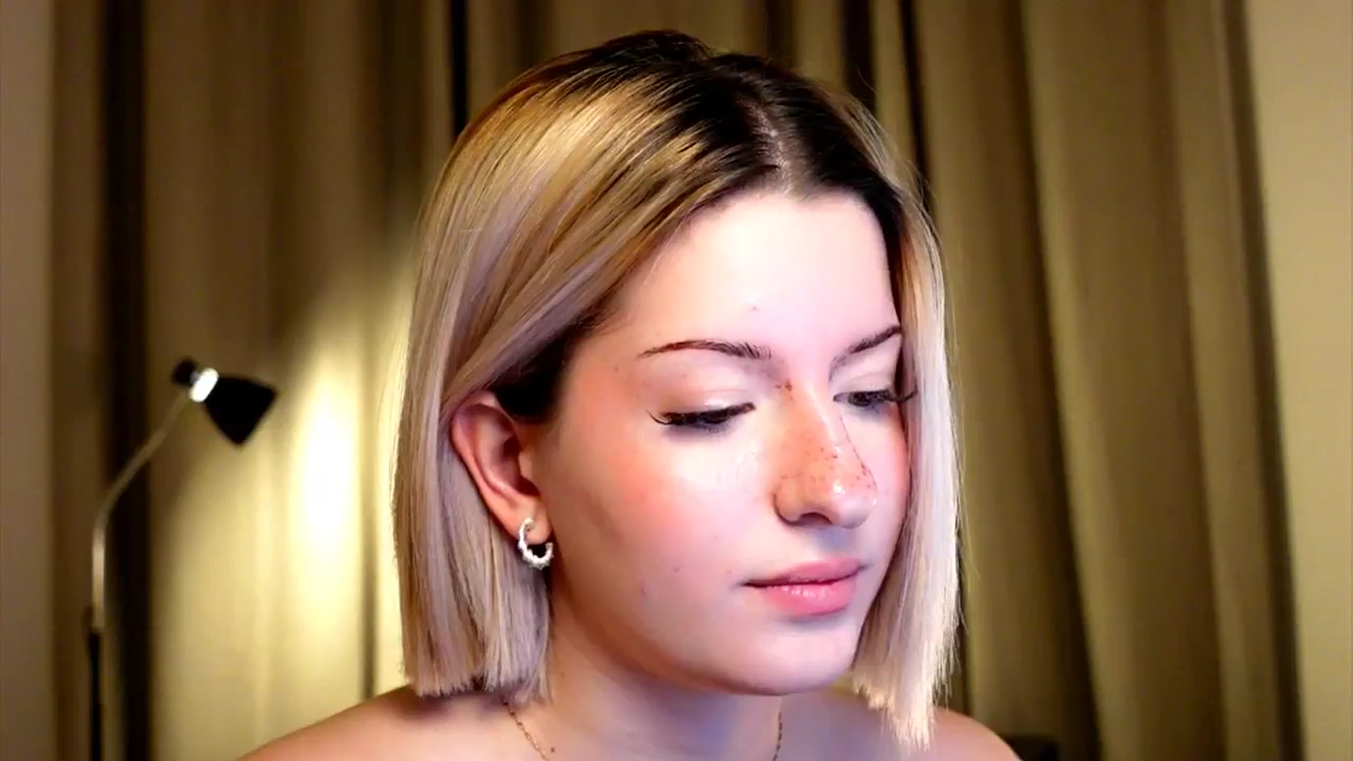 Gallery image thumbnail from funny_freckle's myfreecams stream on, 01/27/2025, 15:51 image 14 of 20