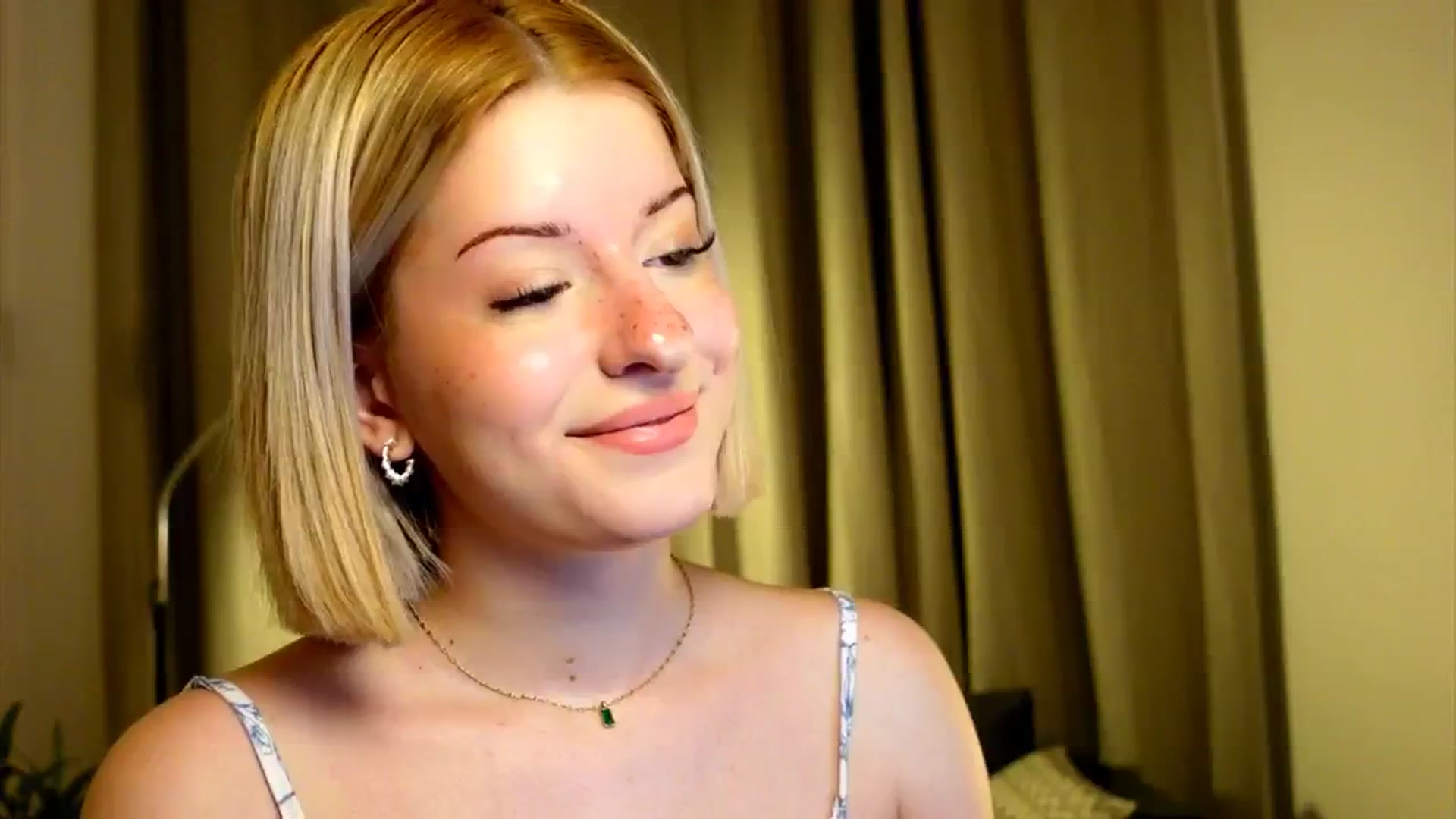 Gallery image thumbnail from funny_freckle's myfreecams stream on, 02/02/2025, 16:19 image 18 of 20