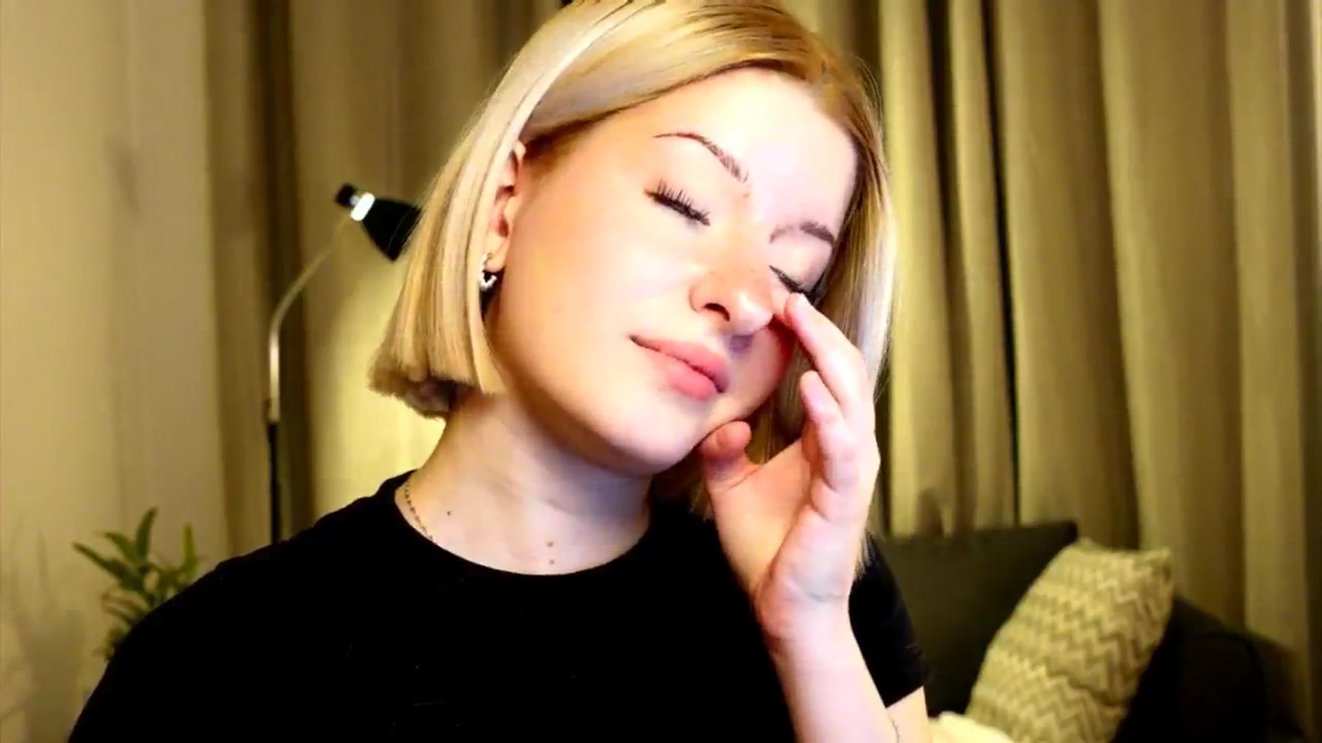 Gallery image thumbnail from funny_freckle's myfreecams stream on, 02/03/2025, 14:25 image 15 of 20