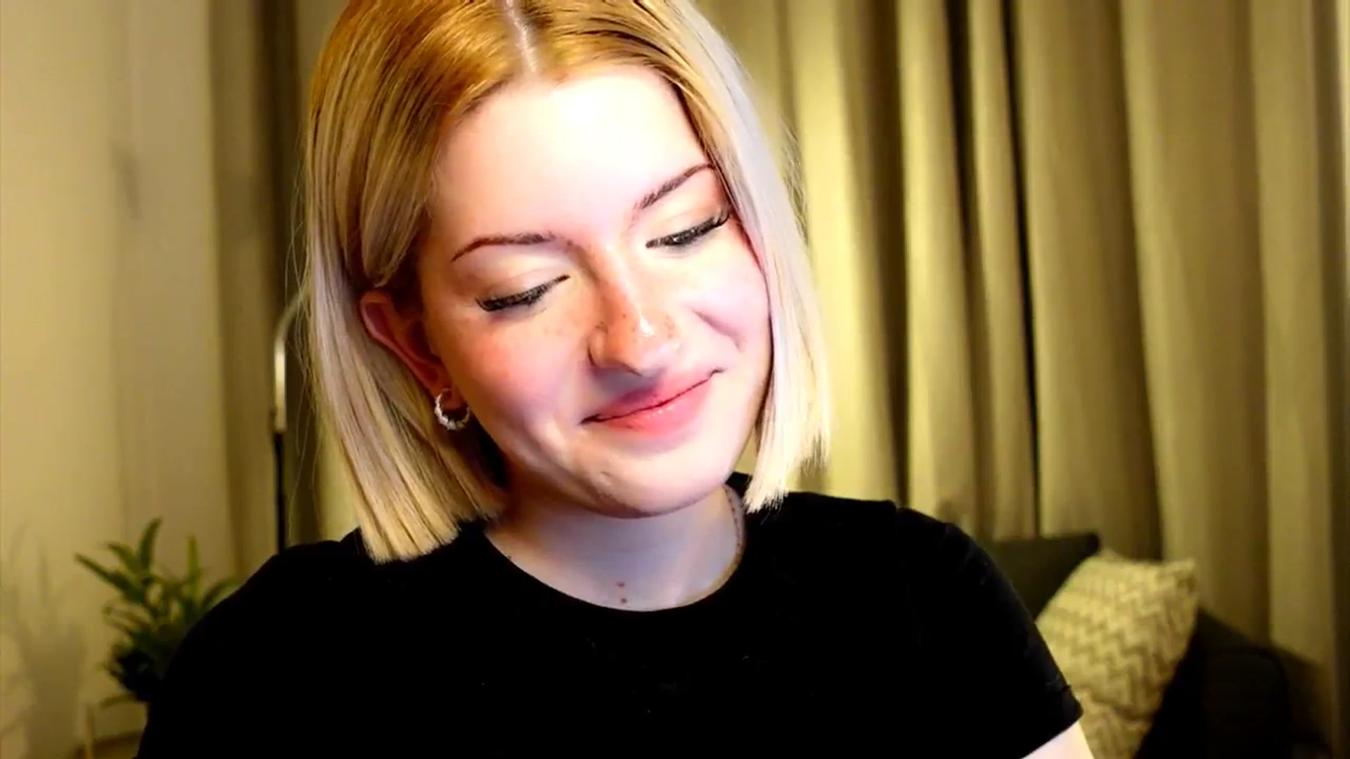 Gallery image thumbnail from funny_freckle's myfreecams stream on, 02/03/2025, 14:25 image 12 of 20