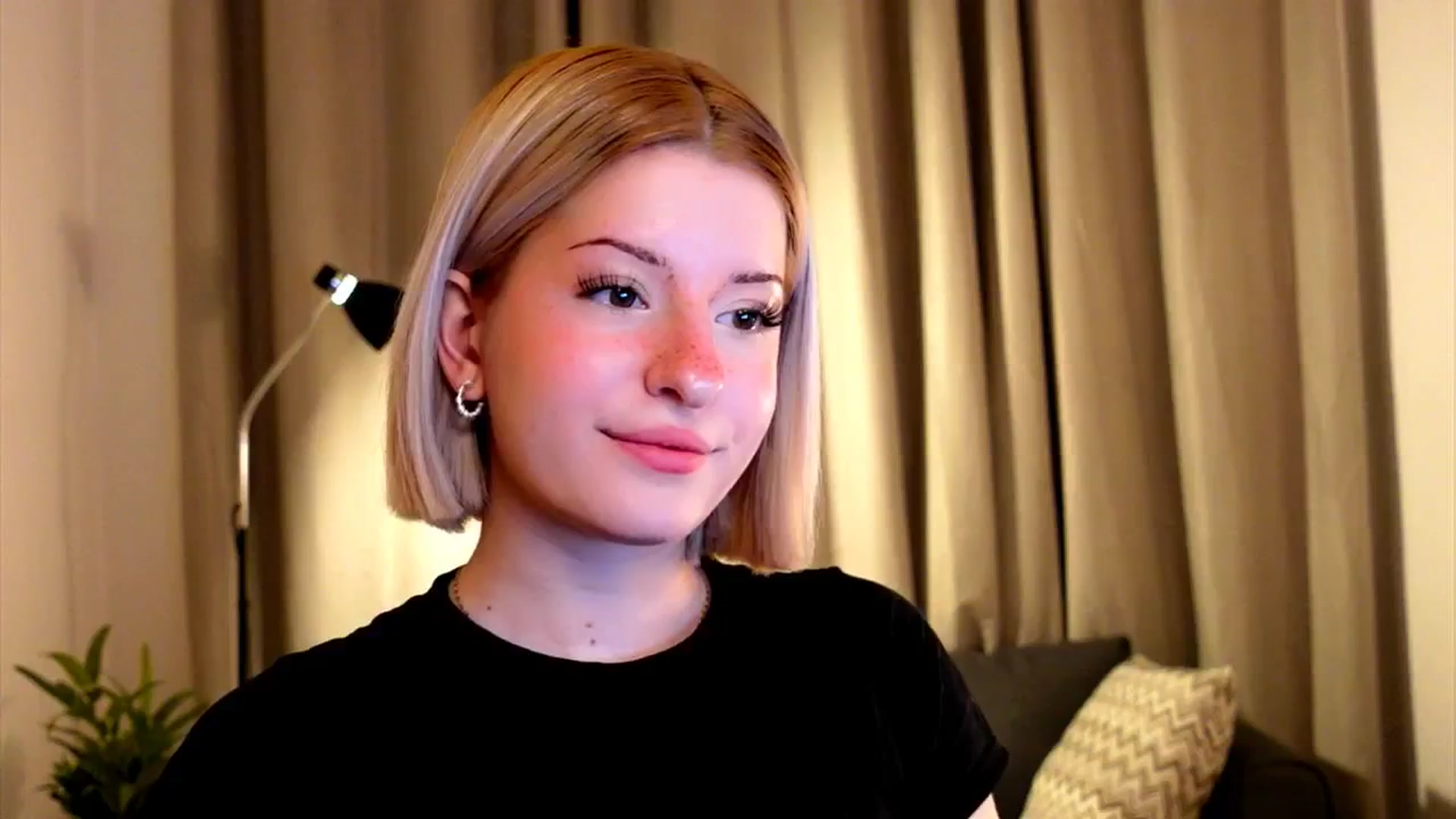 Gallery image thumbnail from funny_freckle's myfreecams stream on, 02/03/2025, 14:25 image 1 of 20