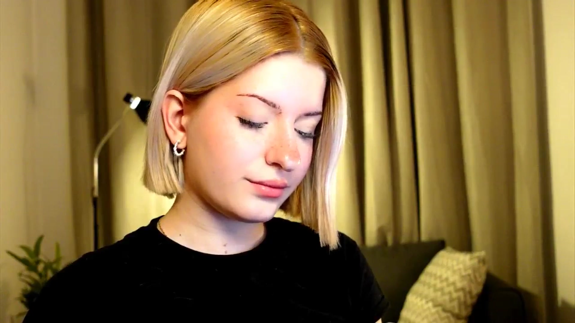 Gallery image thumbnail from funny_freckle's myfreecams stream on, 02/03/2025, 14:25 image 10 of 20