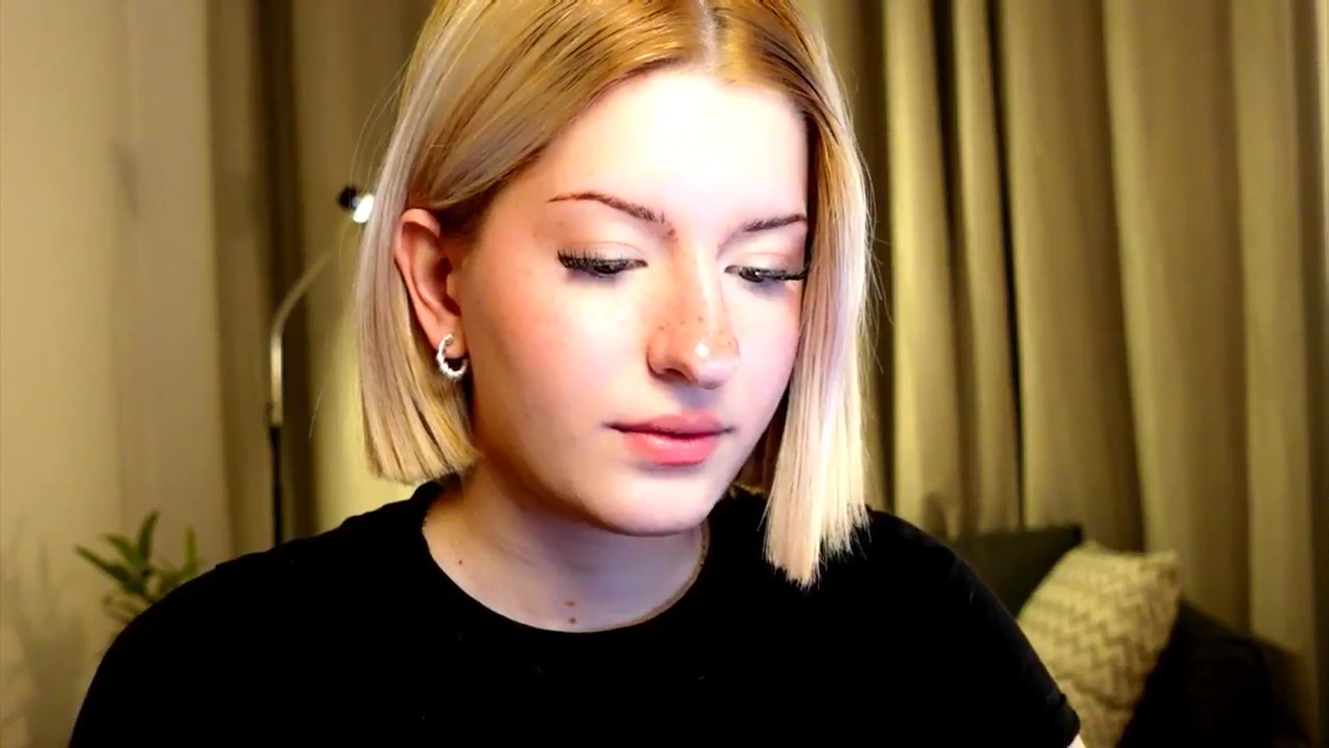 Gallery image thumbnail from funny_freckle's myfreecams stream on, 02/03/2025, 14:25 image 13 of 20