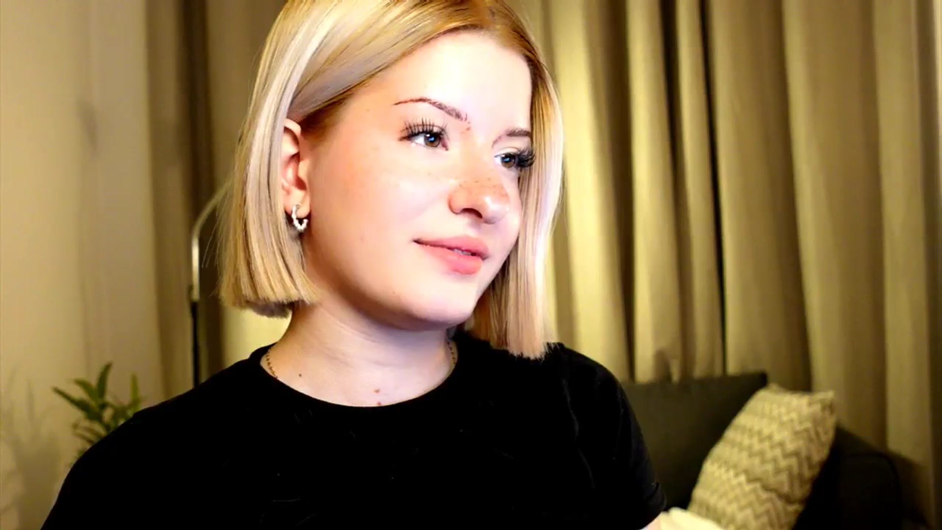 Gallery image thumbnail from funny_freckle's myfreecams stream on, 02/03/2025, 14:25 image 14 of 20