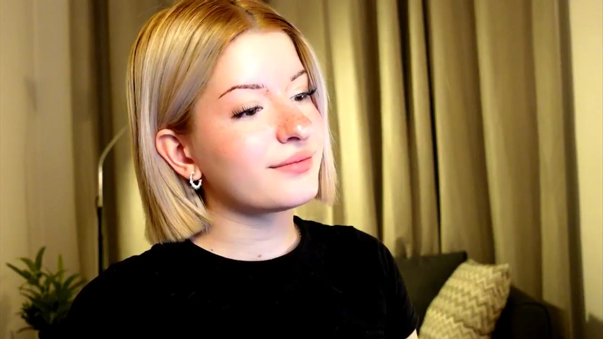 Gallery image thumbnail from funny_freckle's myfreecams stream on, 02/03/2025, 14:25 image 9 of 20