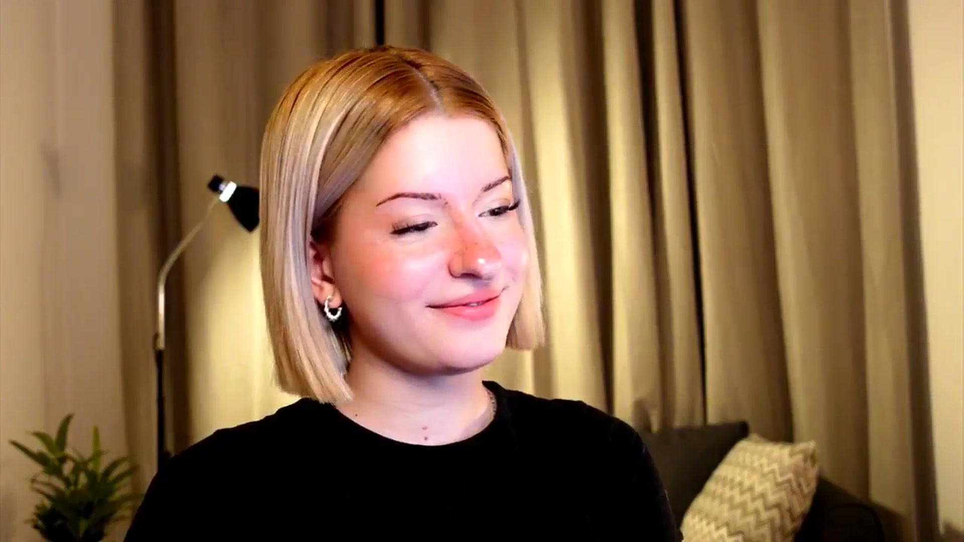 Gallery image thumbnail from funny_freckle's myfreecams stream on, 02/03/2025, 14:25 image 4 of 20