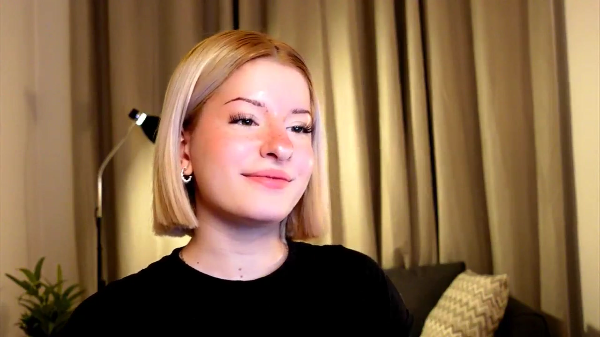 Gallery image thumbnail from funny_freckle's myfreecams stream on, 02/03/2025, 14:25 image 3 of 20