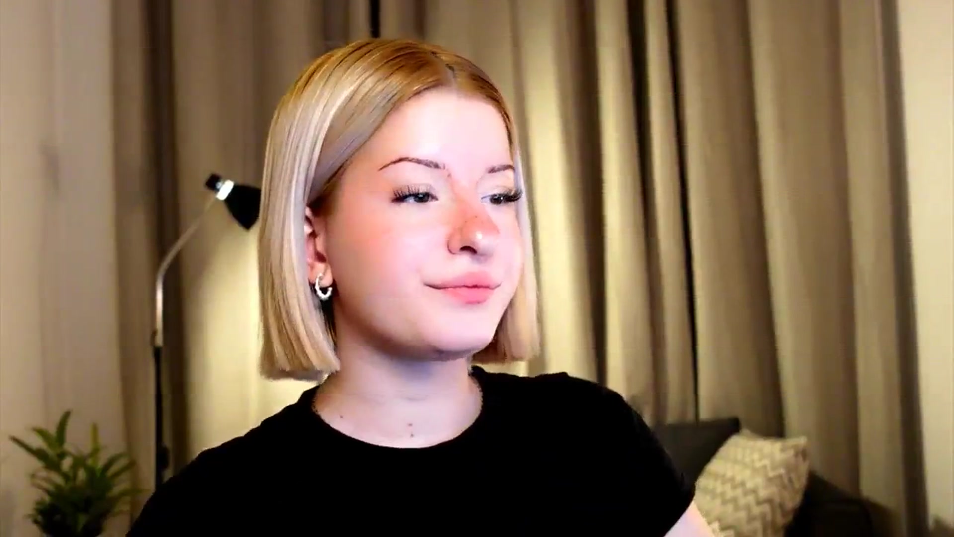 Gallery image thumbnail from funny_freckle's myfreecams stream on, 02/03/2025, 14:25 image 2 of 20