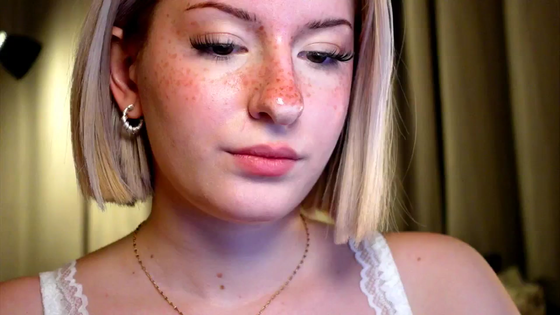 Gallery image thumbnail from funny_freckle's myfreecams stream on, 02/03/2025, 18:01 image 15 of 20