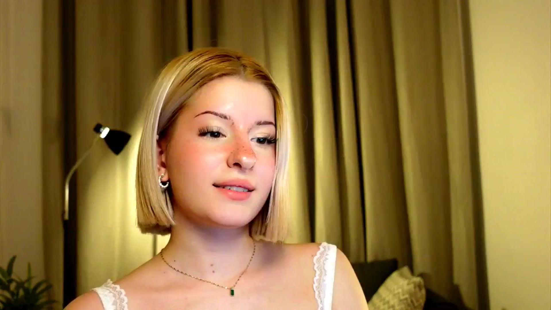 Gallery image thumbnail from funny_freckle's myfreecams stream on, 02/03/2025, 18:01 image 18 of 20