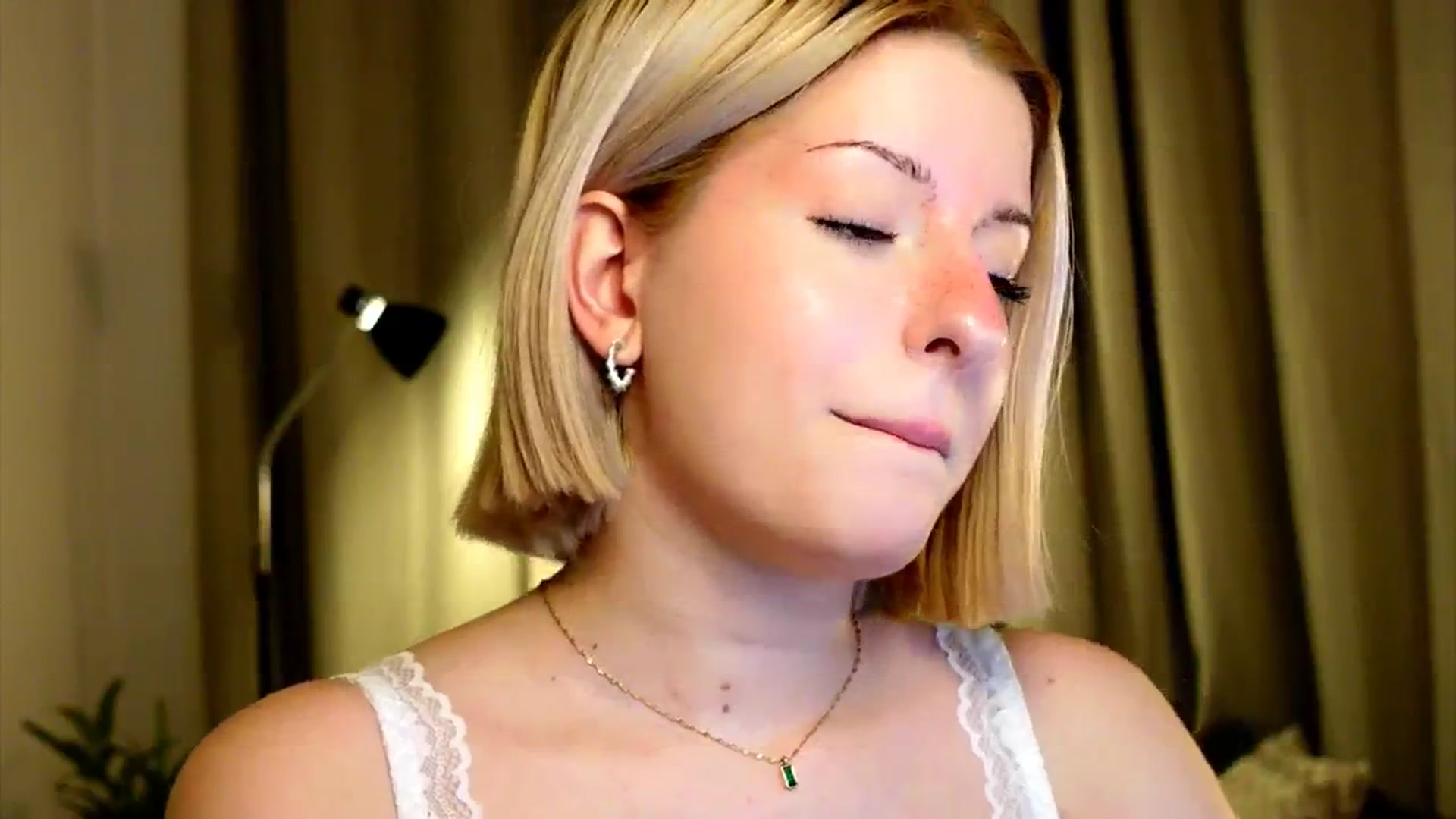 Gallery image thumbnail from funny_freckle's myfreecams stream on, 02/05/2025, 15:18 image 13 of 20