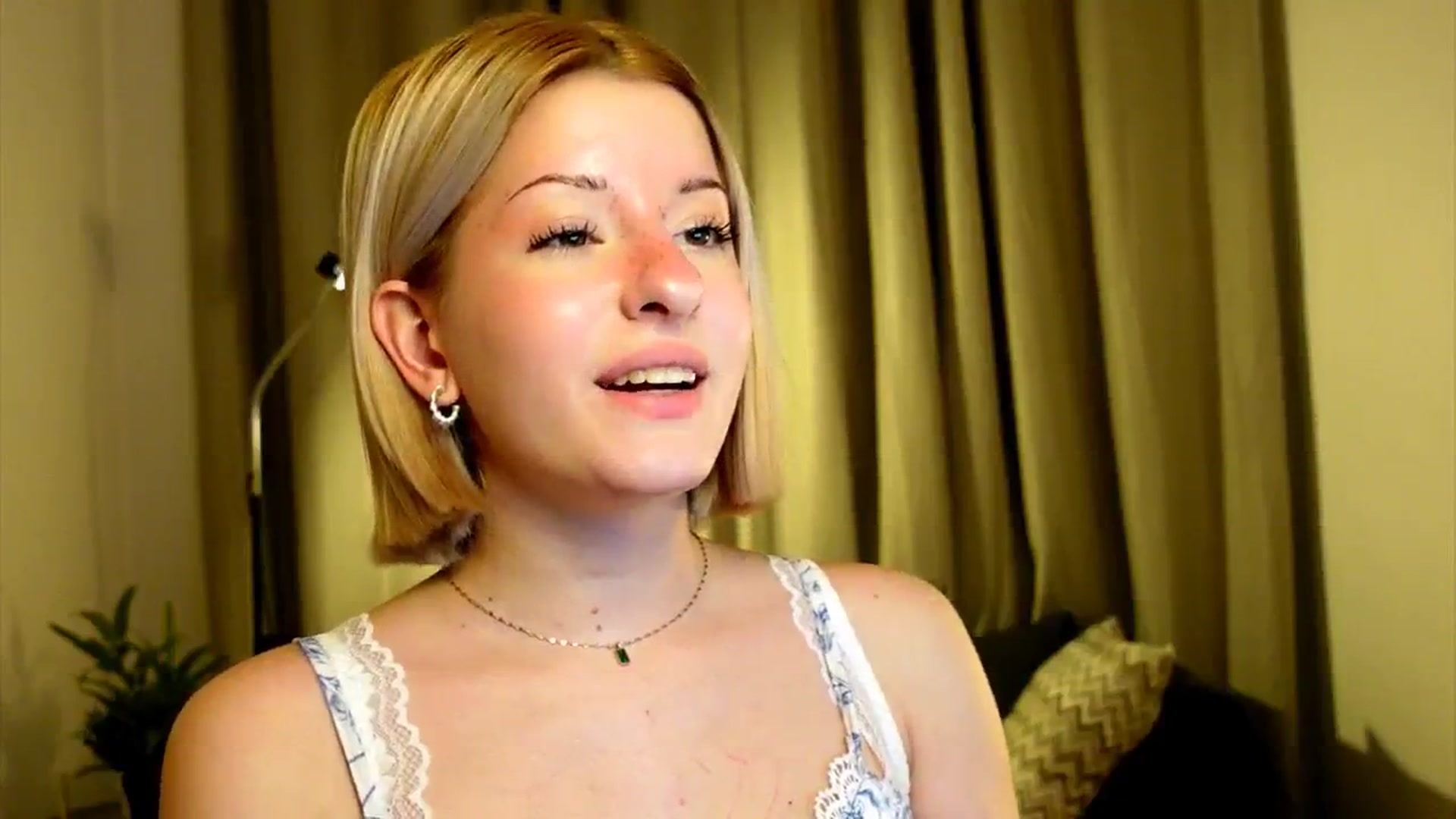 Gallery image thumbnail from funny_freckle's myfreecams stream on, 02/05/2025, 15:18 image 8 of 20