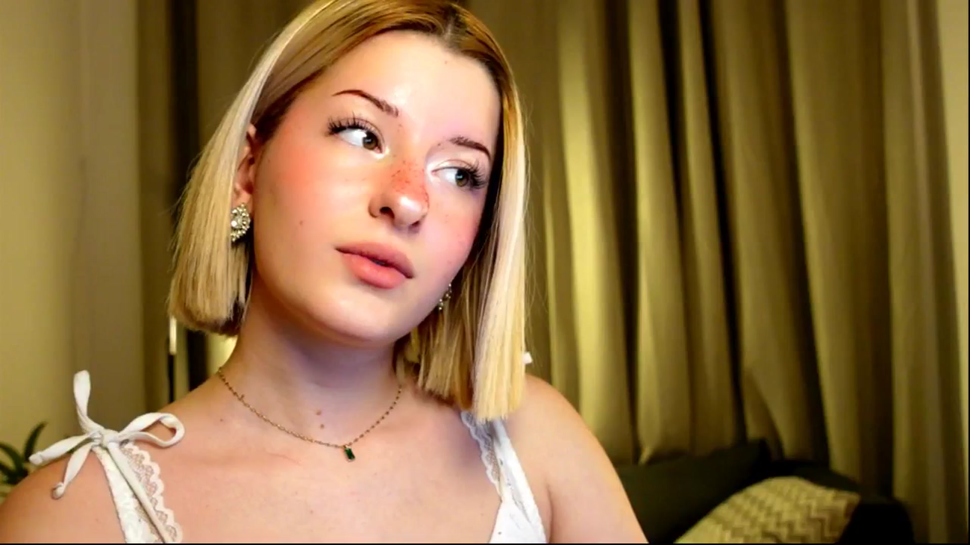 Gallery image thumbnail from funny_freckle's myfreecams stream on, 02/18/2025, 14:51 image 3 of 20
