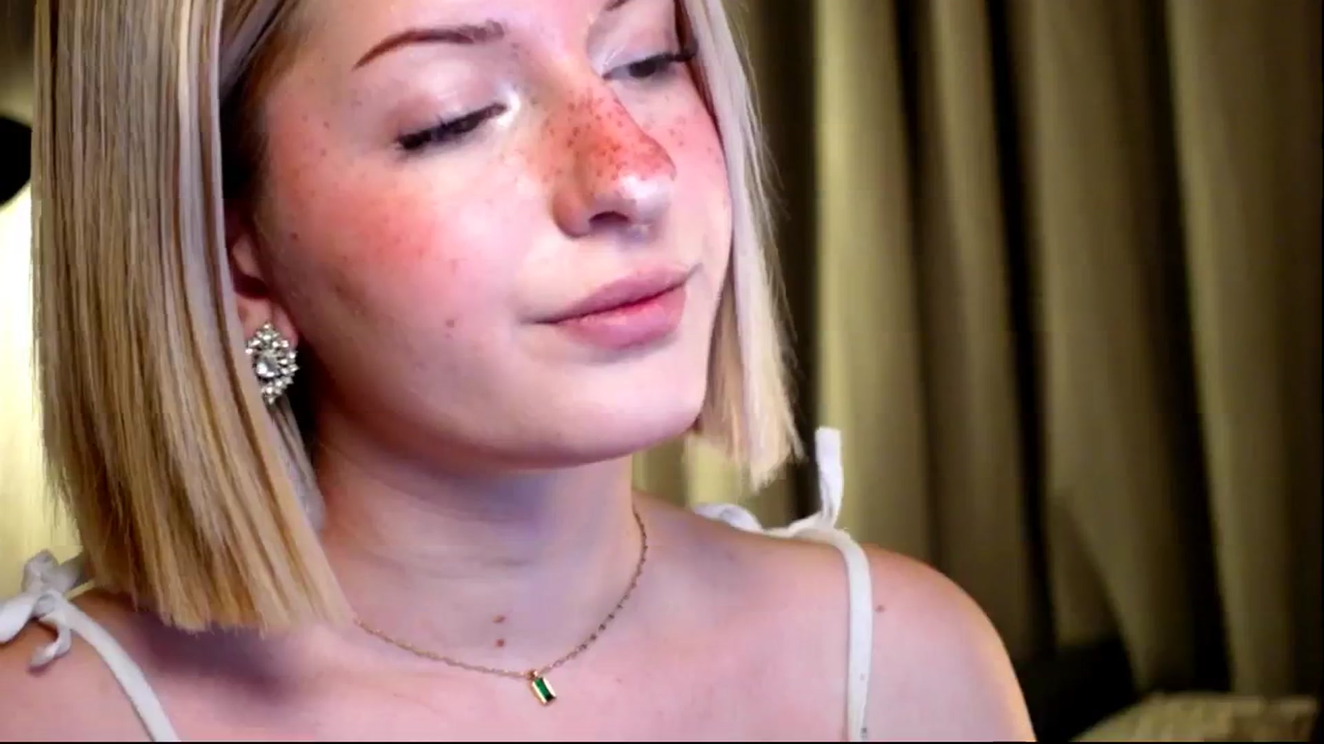 Gallery image thumbnail from funny_freckle's myfreecams stream on, 02/18/2025, 16:29 image 12 of 20