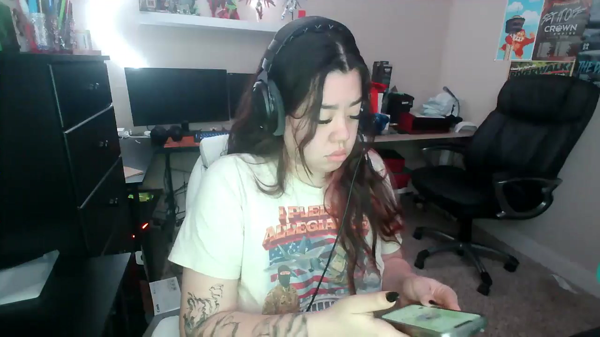 Gallery image thumbnail from gamergoddess7's myfreecams stream on, 12/07/2024, 15:48 image 15 of 20