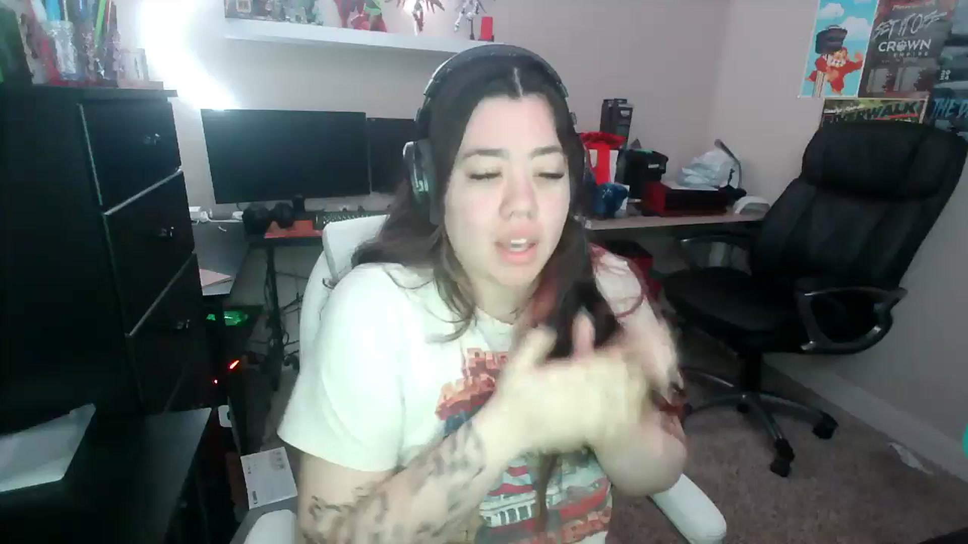 Gallery image thumbnail from gamergoddess7's myfreecams stream on, 12/07/2024, 15:48 image 19 of 20