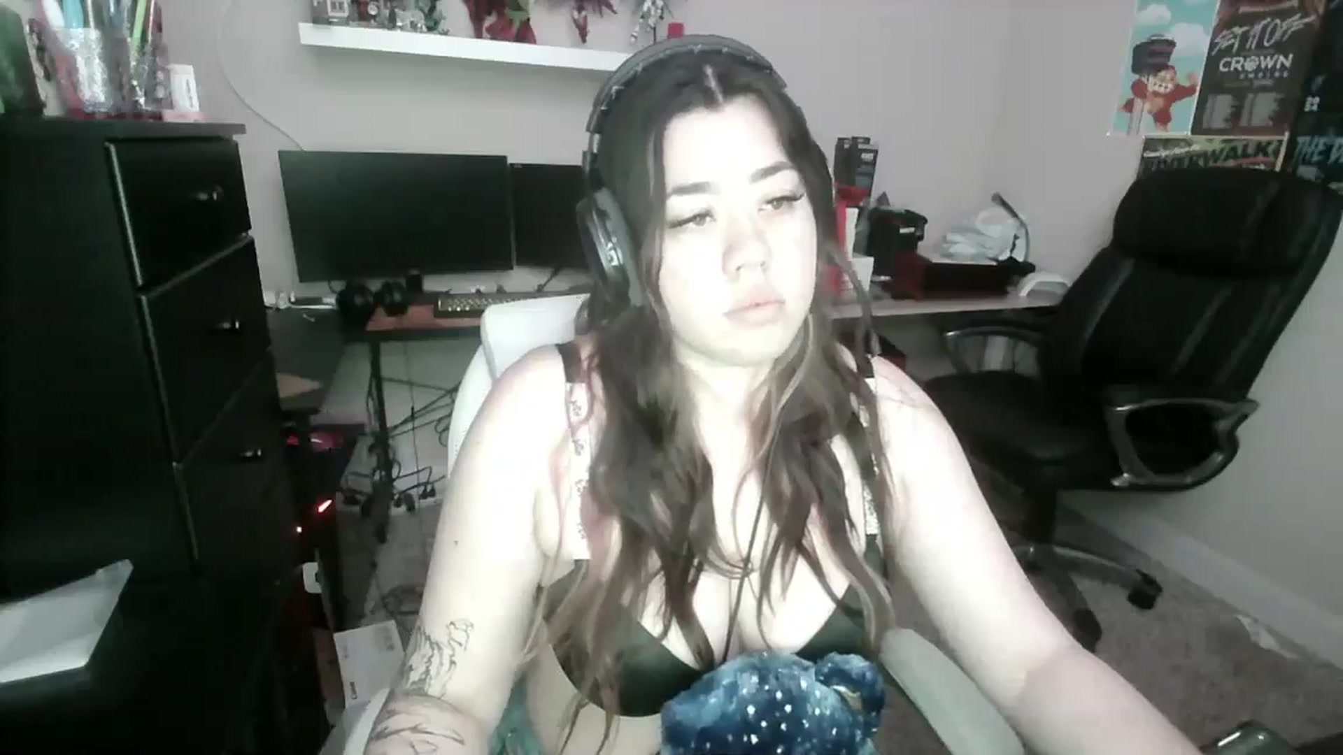 Gallery image thumbnail from gamergoddess7's myfreecams stream on, 12/07/2024, 17:25 image 6 of 20