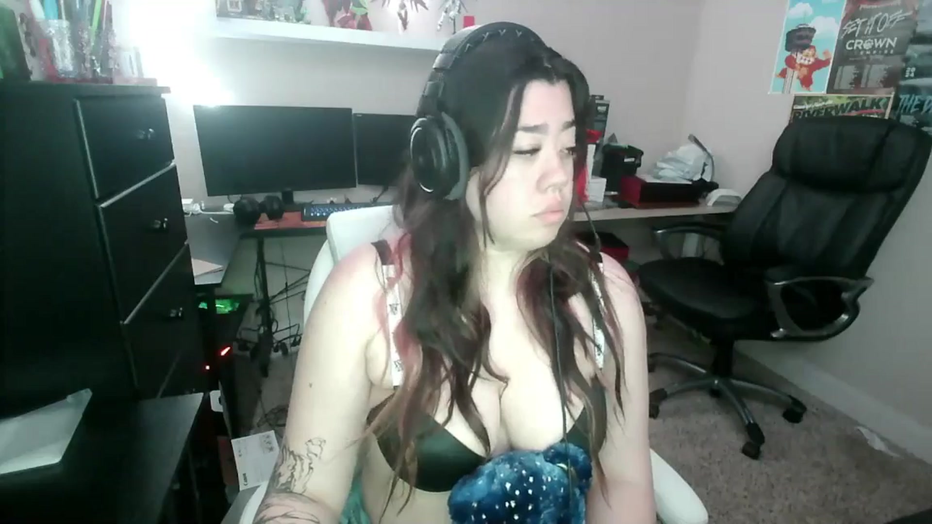 Gallery image thumbnail from gamergoddess7's myfreecams stream on, 12/07/2024, 17:25 image 5 of 20