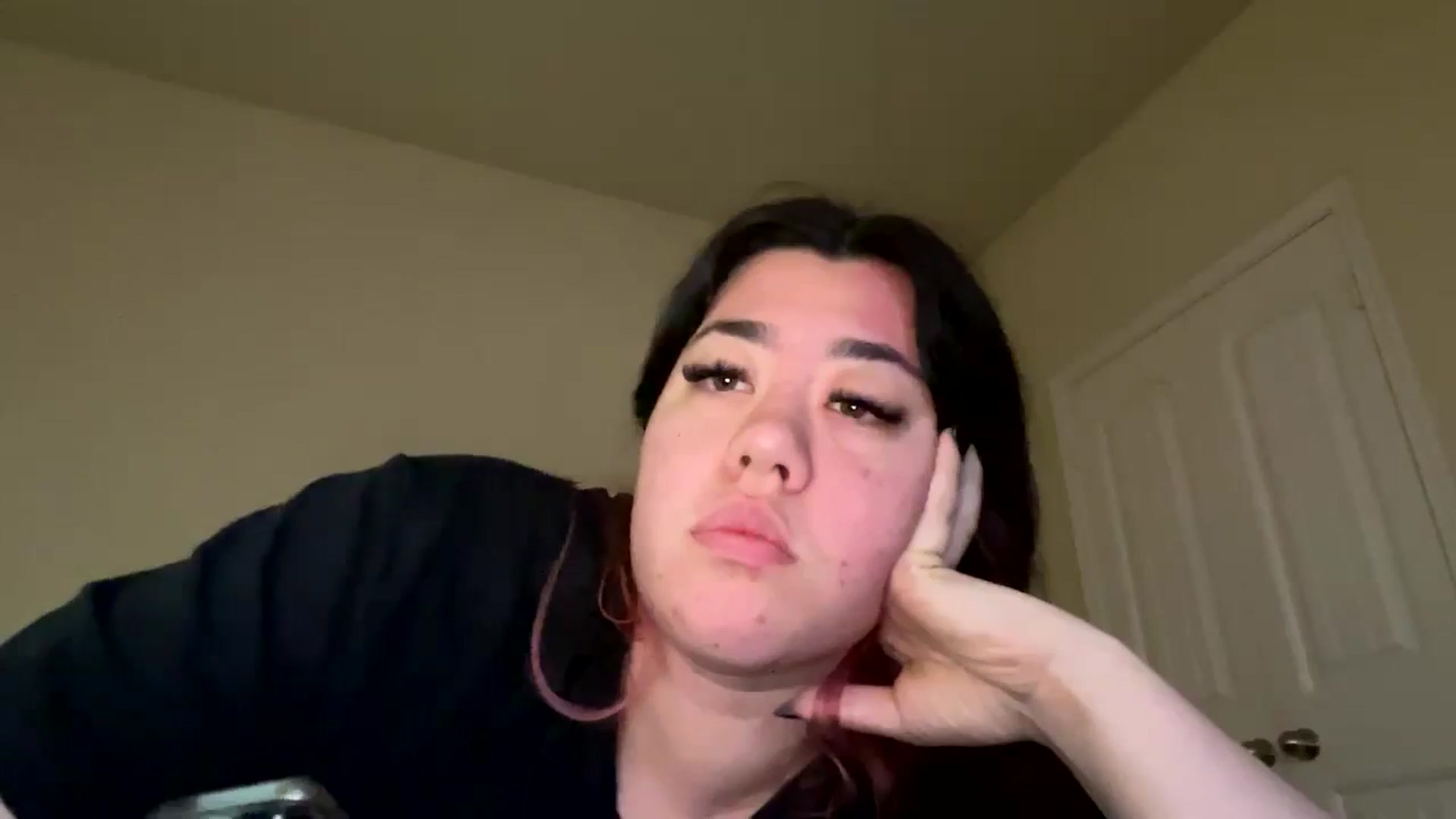 Gallery image thumbnail from gamergoddess7's myfreecams stream on, 12/07/2024, 20:17 image 6 of 20