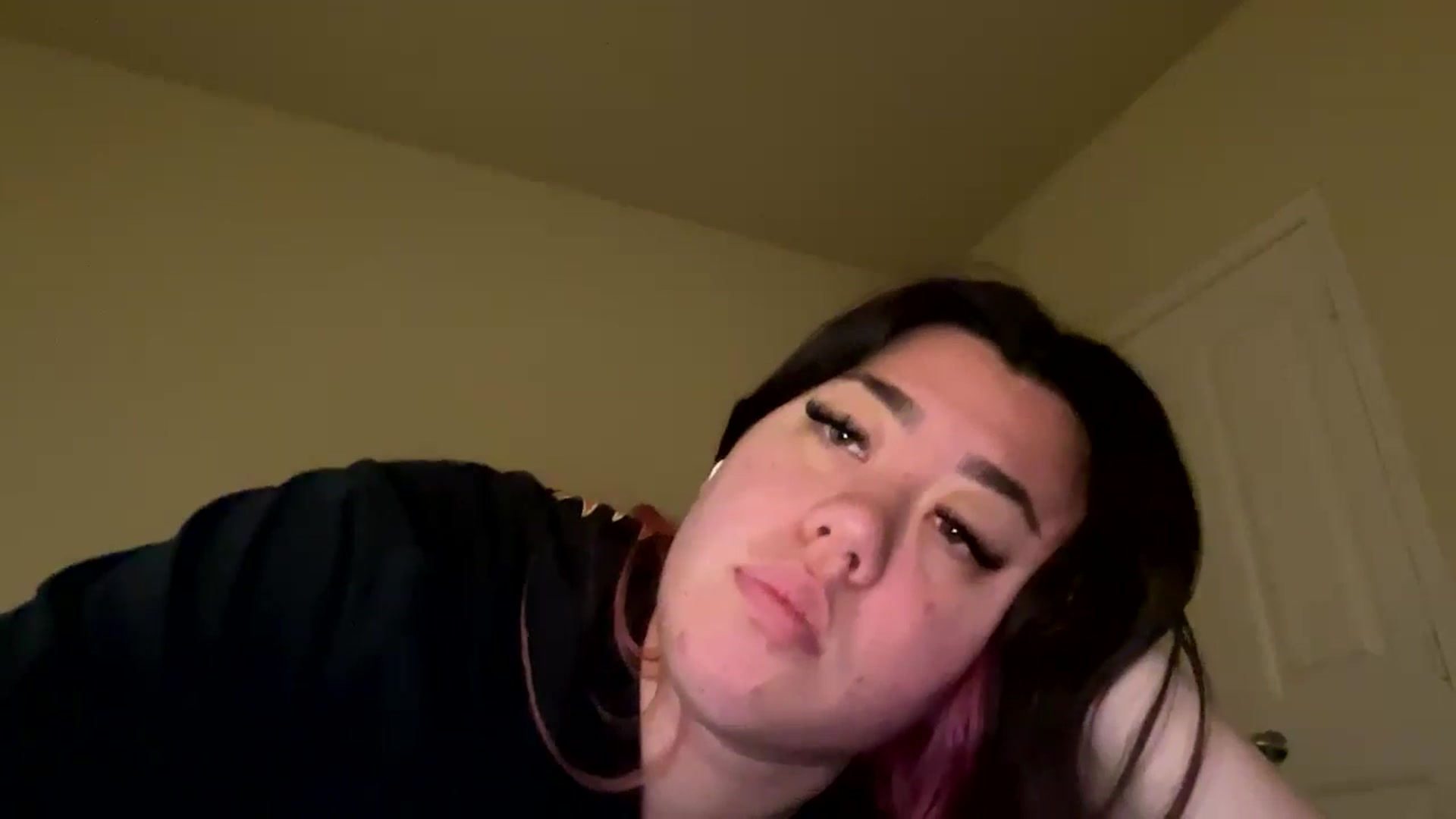 Gallery image thumbnail from gamergoddess7's myfreecams stream on, 12/07/2024, 20:17 image 8 of 20