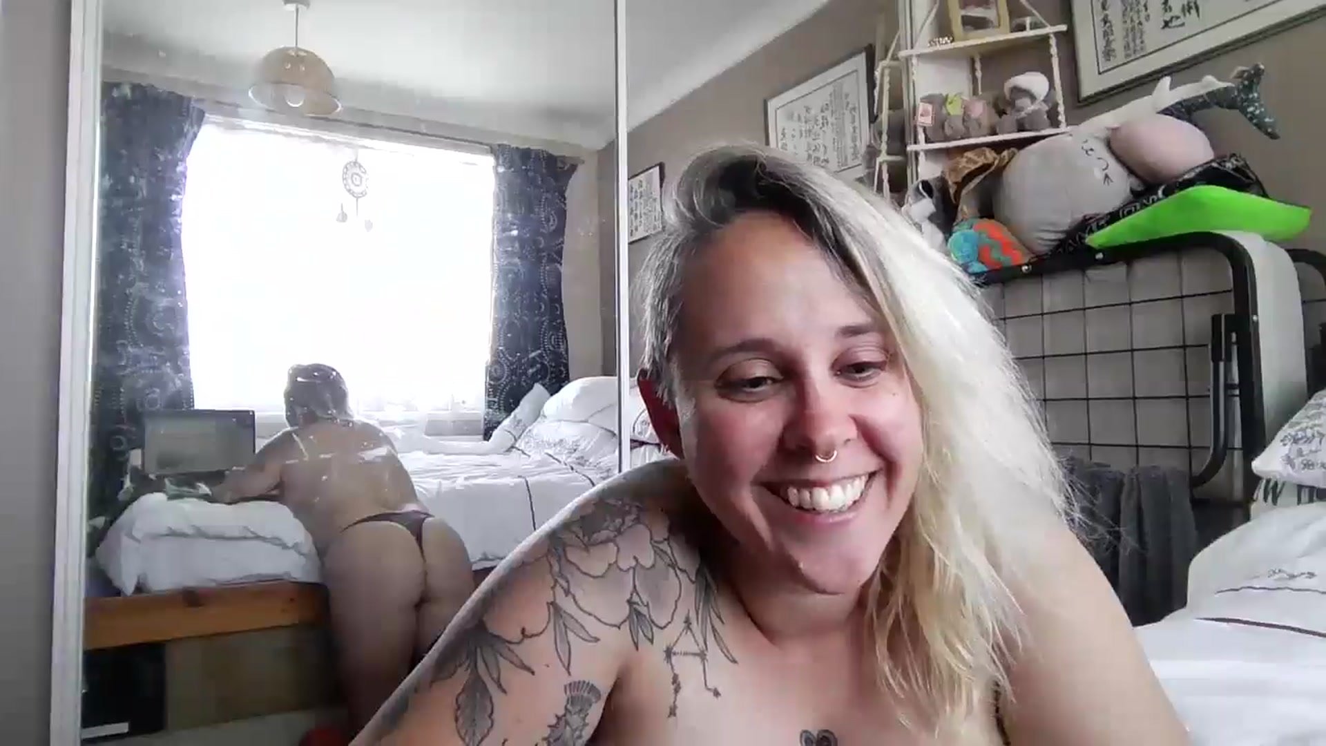 Gallery image thumbnail from geegwedge1's myfreecams stream on, 06/17/2025, 11:38 image 16 of 20