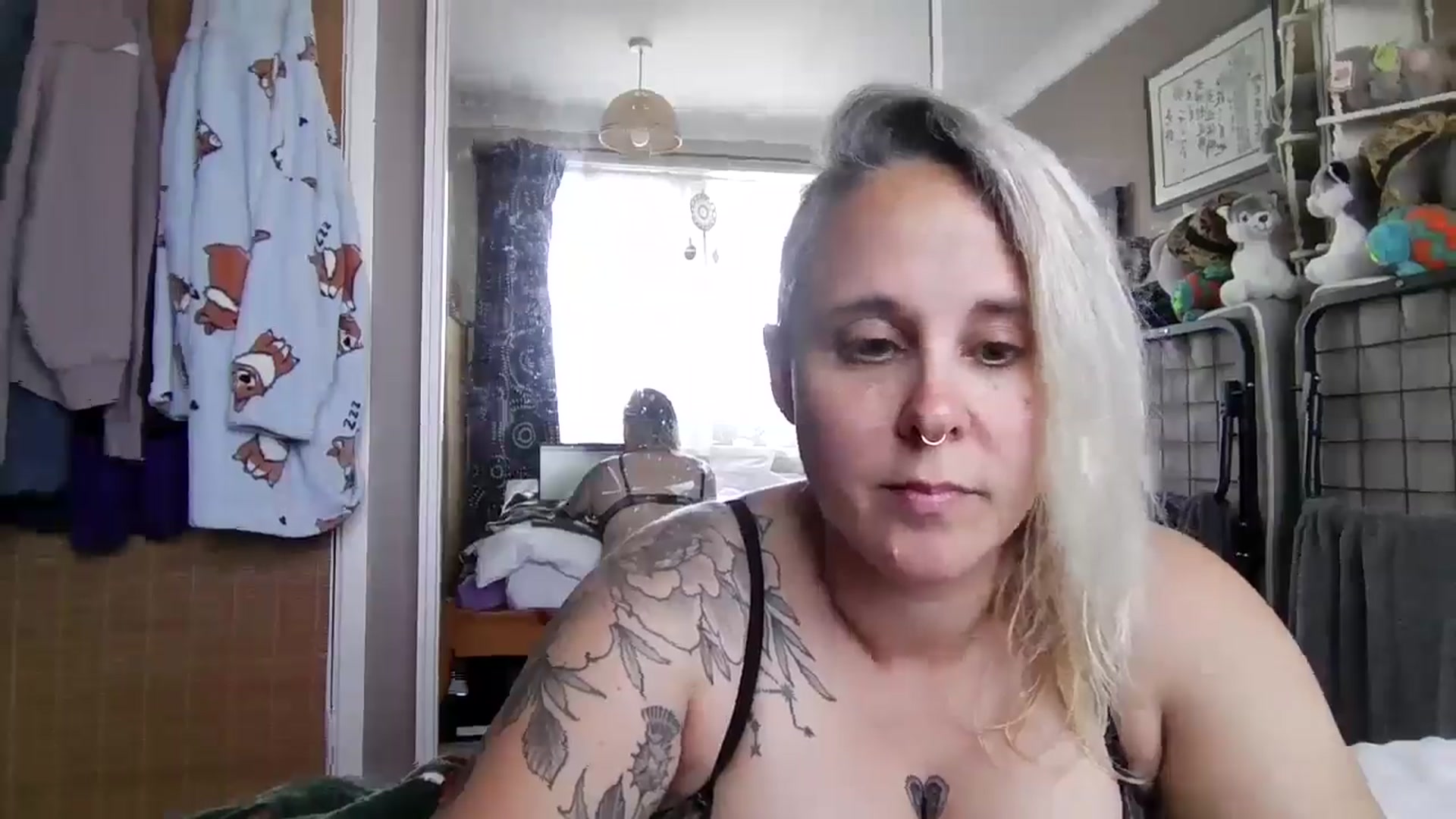 Gallery image thumbnail from geegwedge1's myfreecams stream on, 06/17/2025, 11:38 image 2 of 20