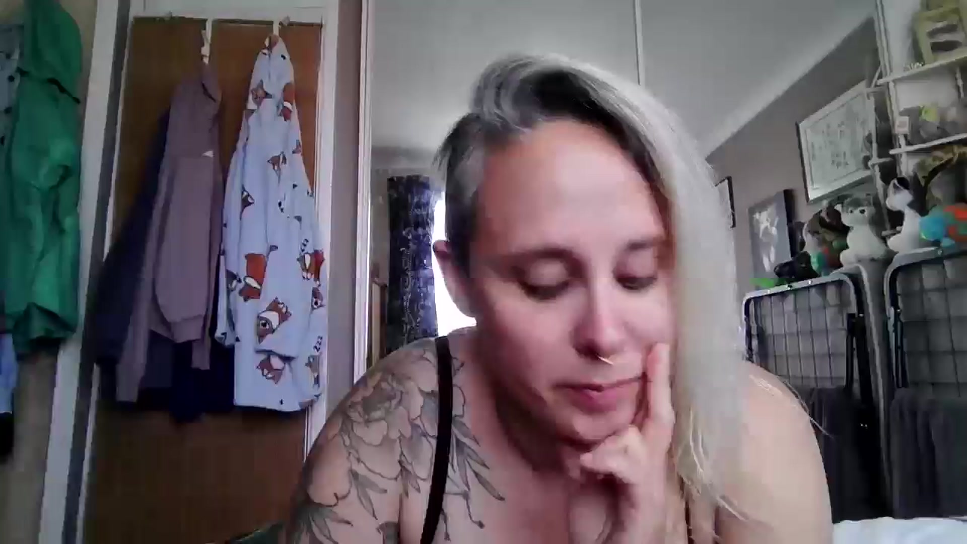 Gallery image thumbnail from geegwedge1's myfreecams stream on, 06/17/2025, 11:38 image 1 of 20