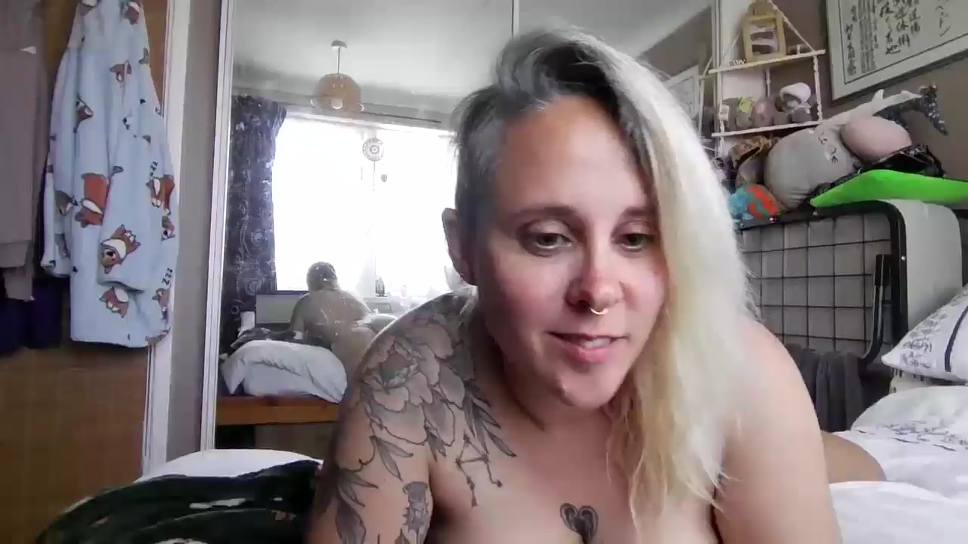 Gallery image thumbnail from geegwedge1's myfreecams stream on, 06/17/2025, 12:15 image 1 of 20