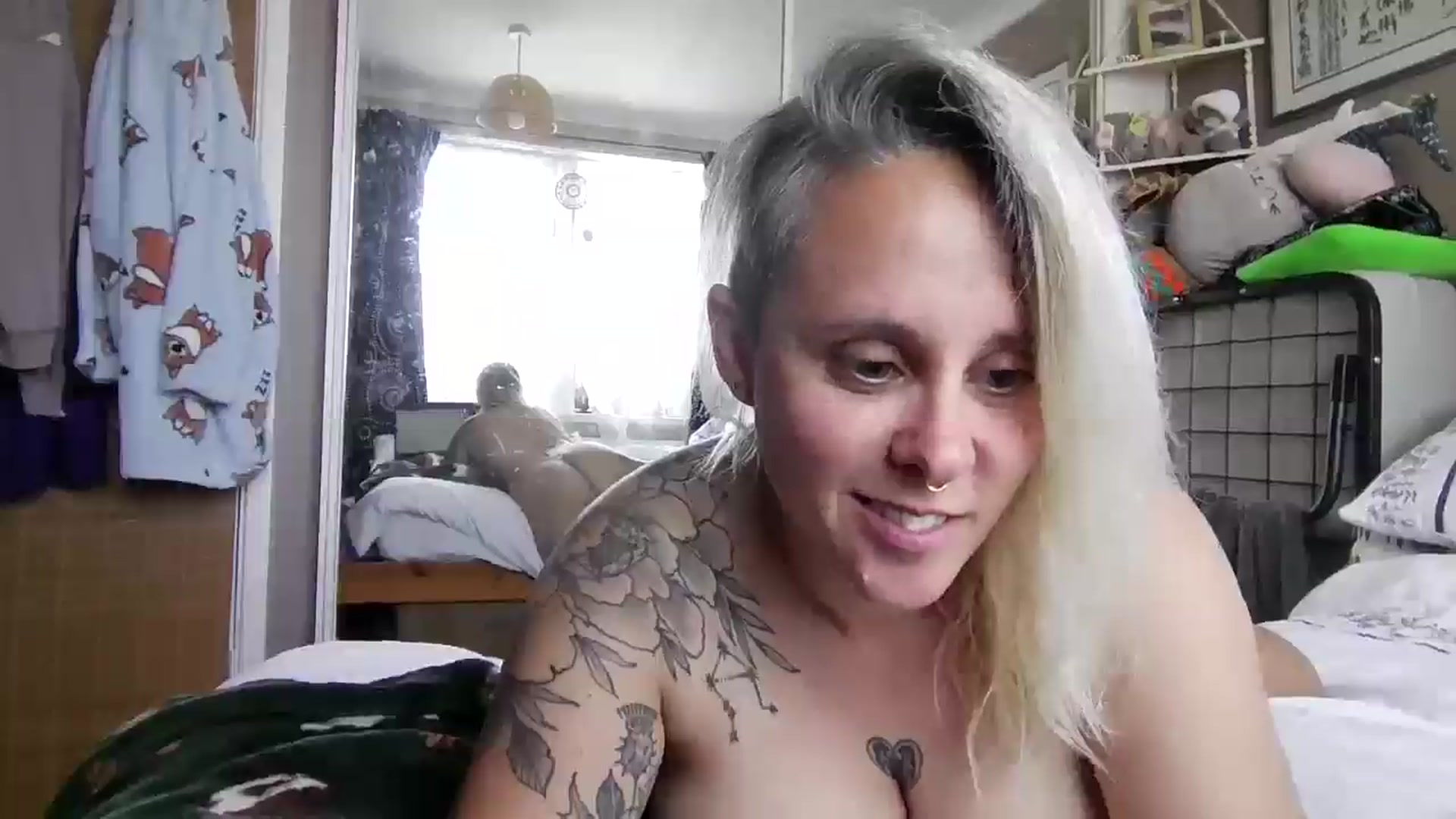 Gallery image thumbnail from geegwedge1's myfreecams stream on, 06/17/2025, 12:15 image 2 of 20