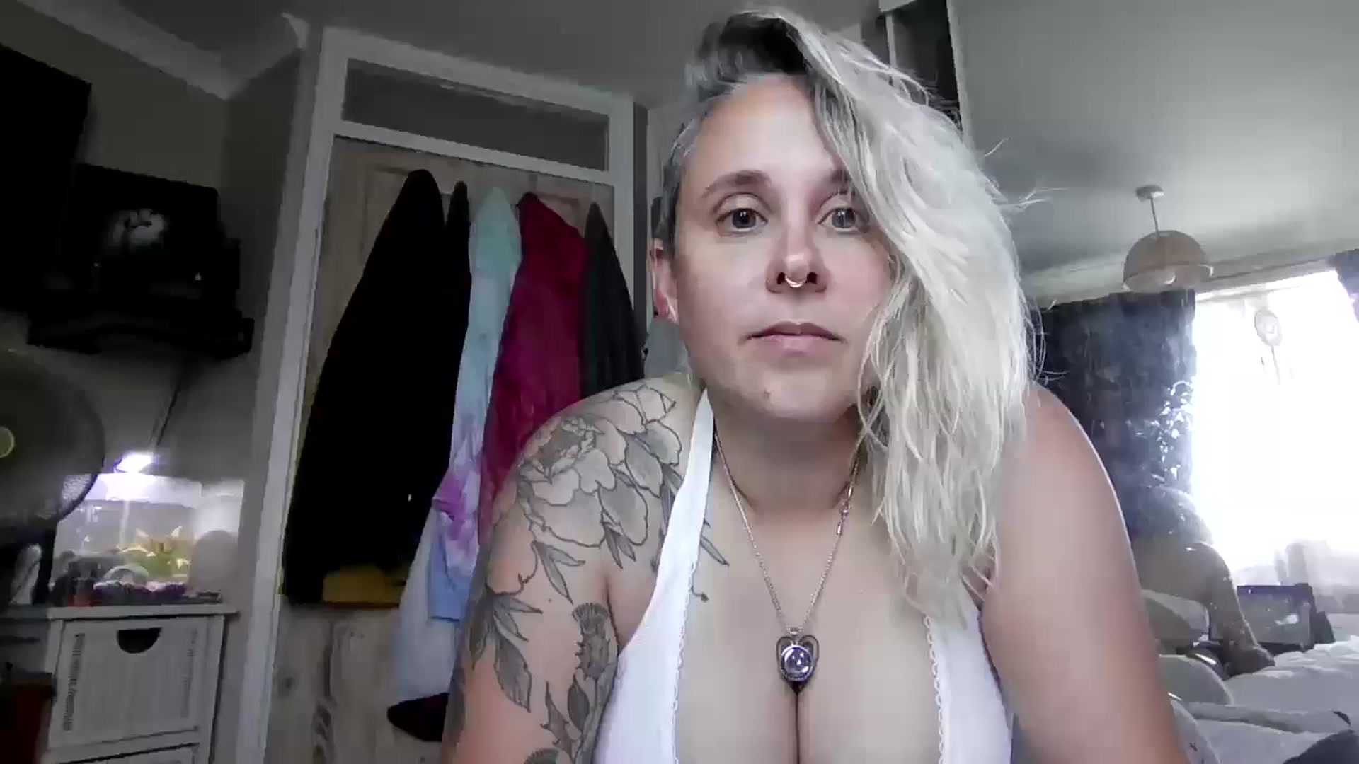 Gallery image thumbnail from geegwedge1's myfreecams stream on, 06/27/2025, 11:39 image 19 of 20