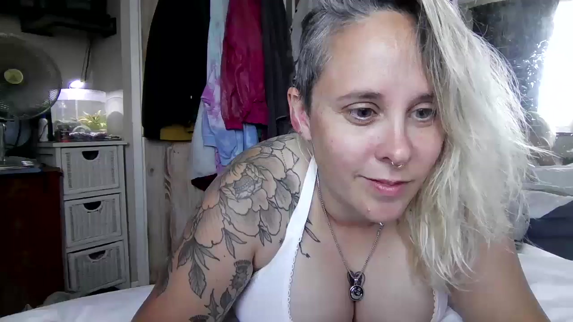 Gallery image thumbnail from geegwedge1's myfreecams stream on, 06/27/2025, 11:39 image 12 of 20