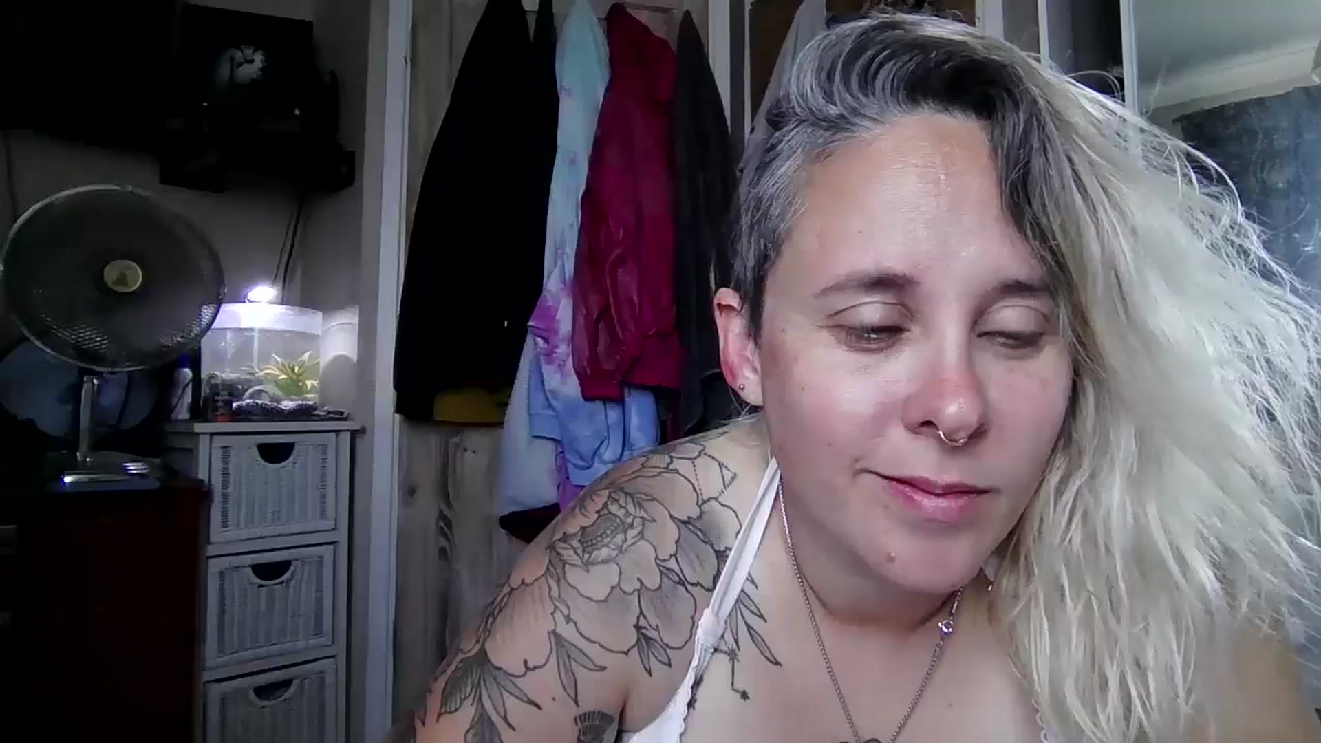 Gallery image thumbnail from geegwedge1's myfreecams stream on, 06/27/2025, 11:39 image 1 of 20
