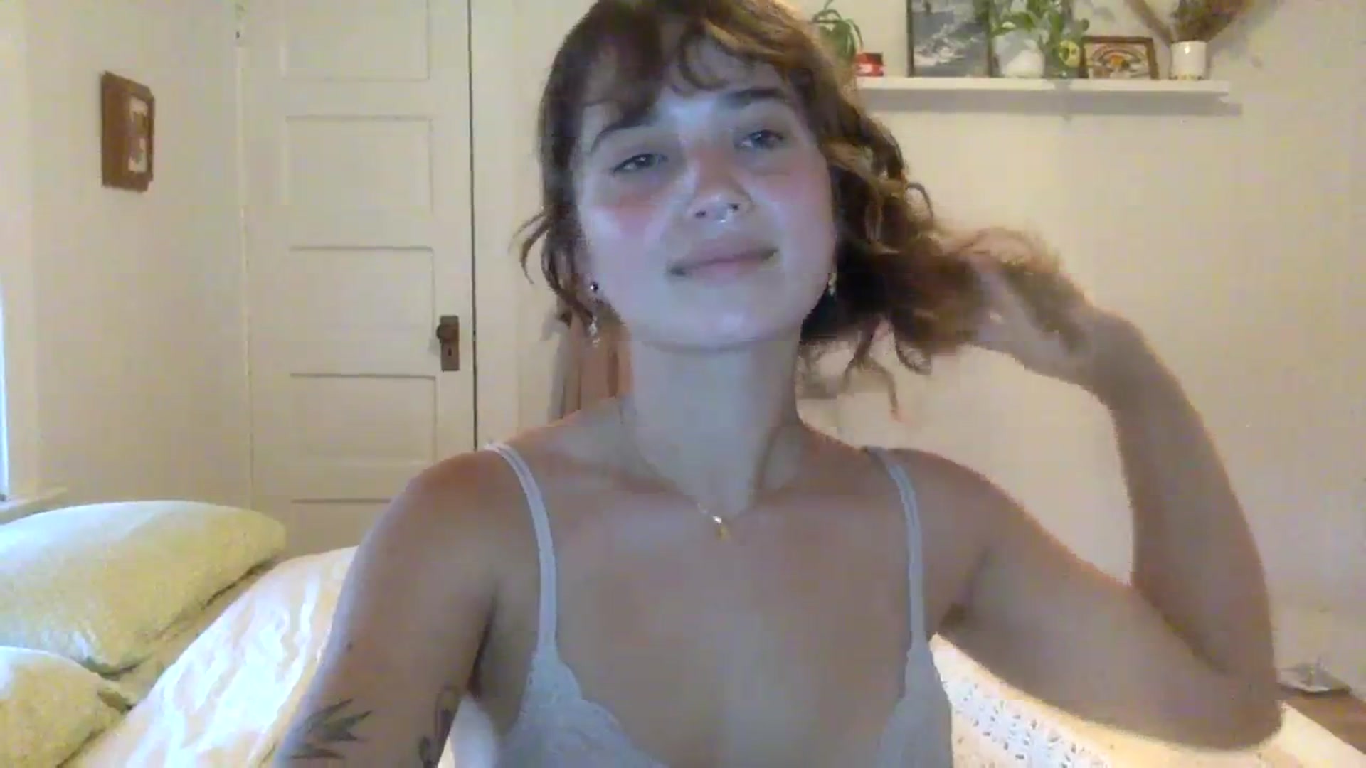 Gallery image thumbnail from gentlylo's myfreecams stream on, 07/26/2023, 02:41 image 19 of 20